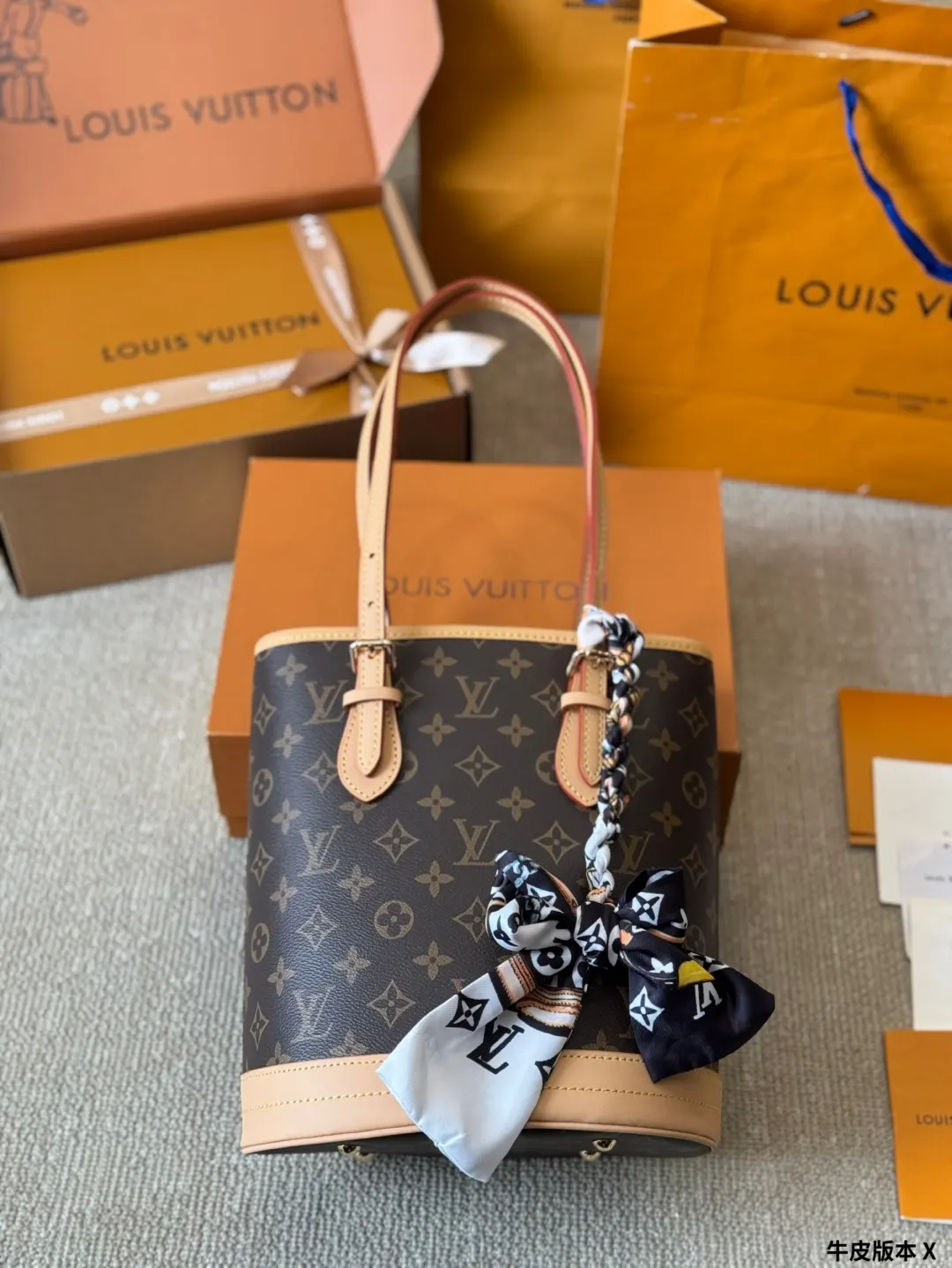 LV 牛皮 手袋出自 Match 系列 宣 收納包 旅行收納款