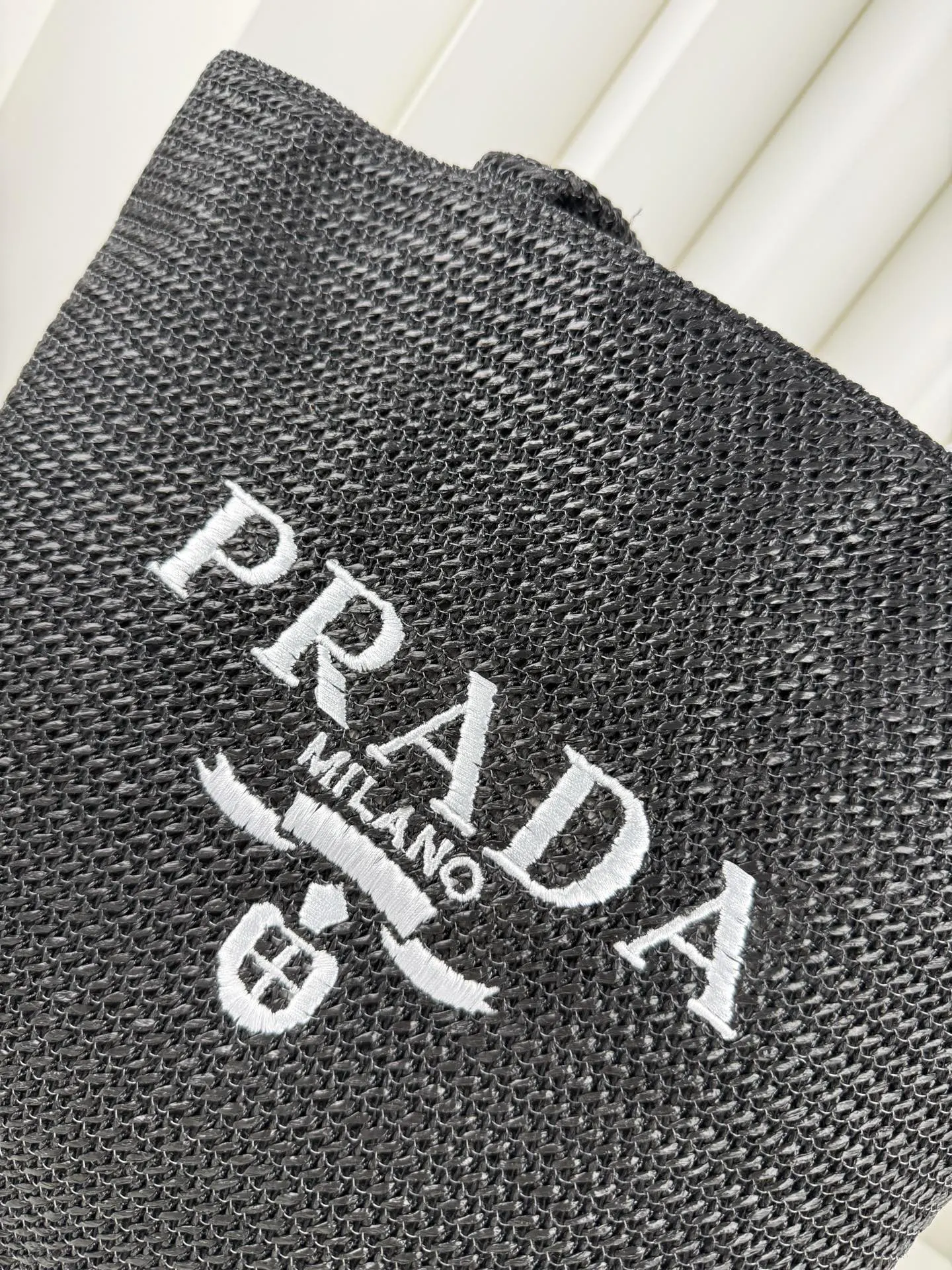 Prada 草编度假包 黑 杏双色 软乎乎编织袋 度 手拿包 精致手拿款