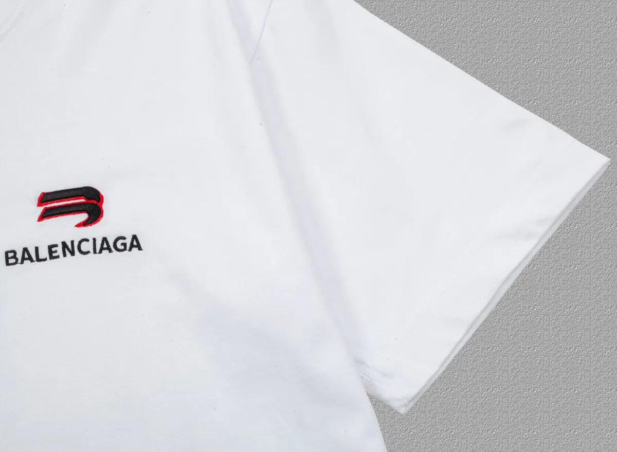 Balenciaga 黑色 Logo 短袖T恤(數字6) Balenciaga 黑色 Logo 短袖T恤(數字6)