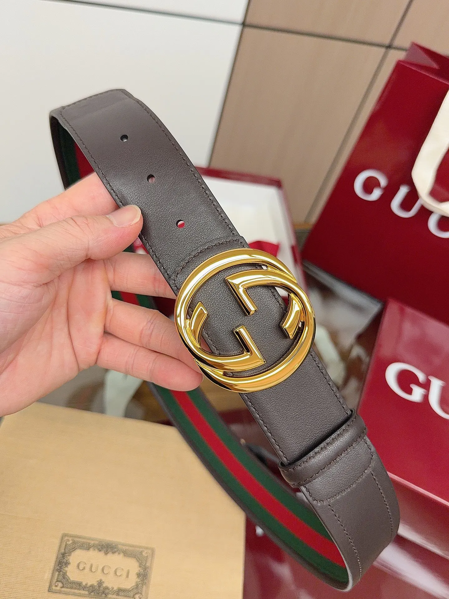 Gucci 双G扣牛皮腰带