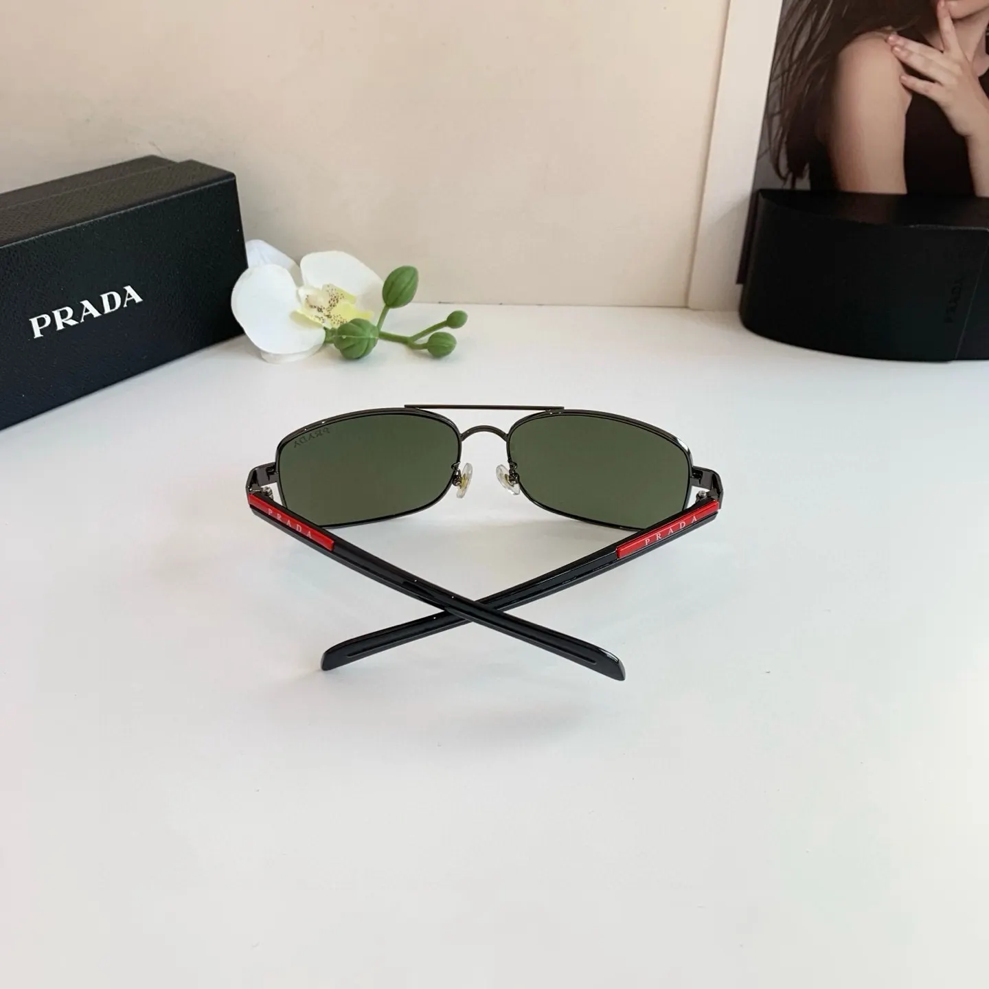 PRADA 太阳眼镜 时尚遮阳款