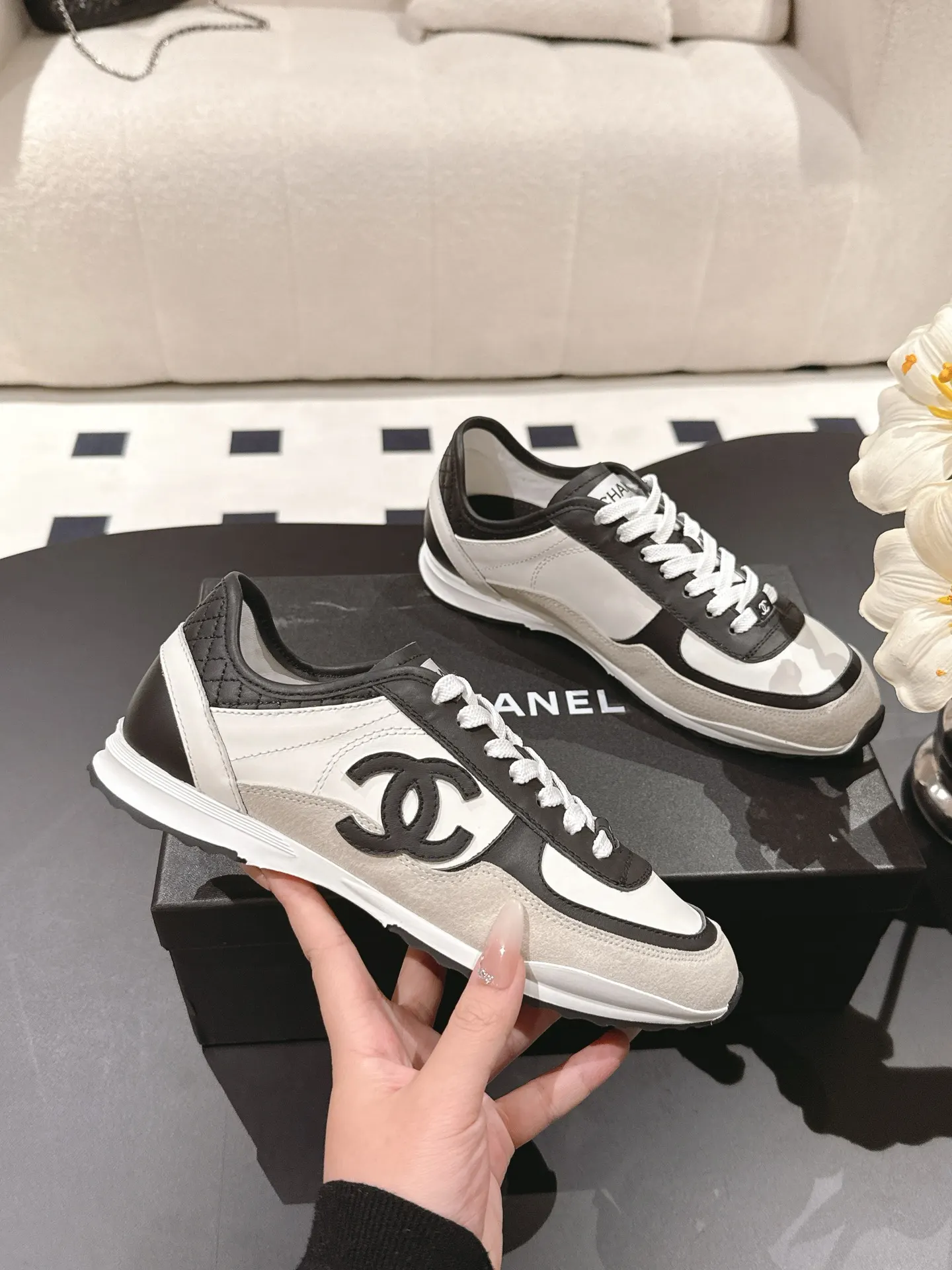 CHANEL 黑白拼色羊皮休闲鞋 厚底款