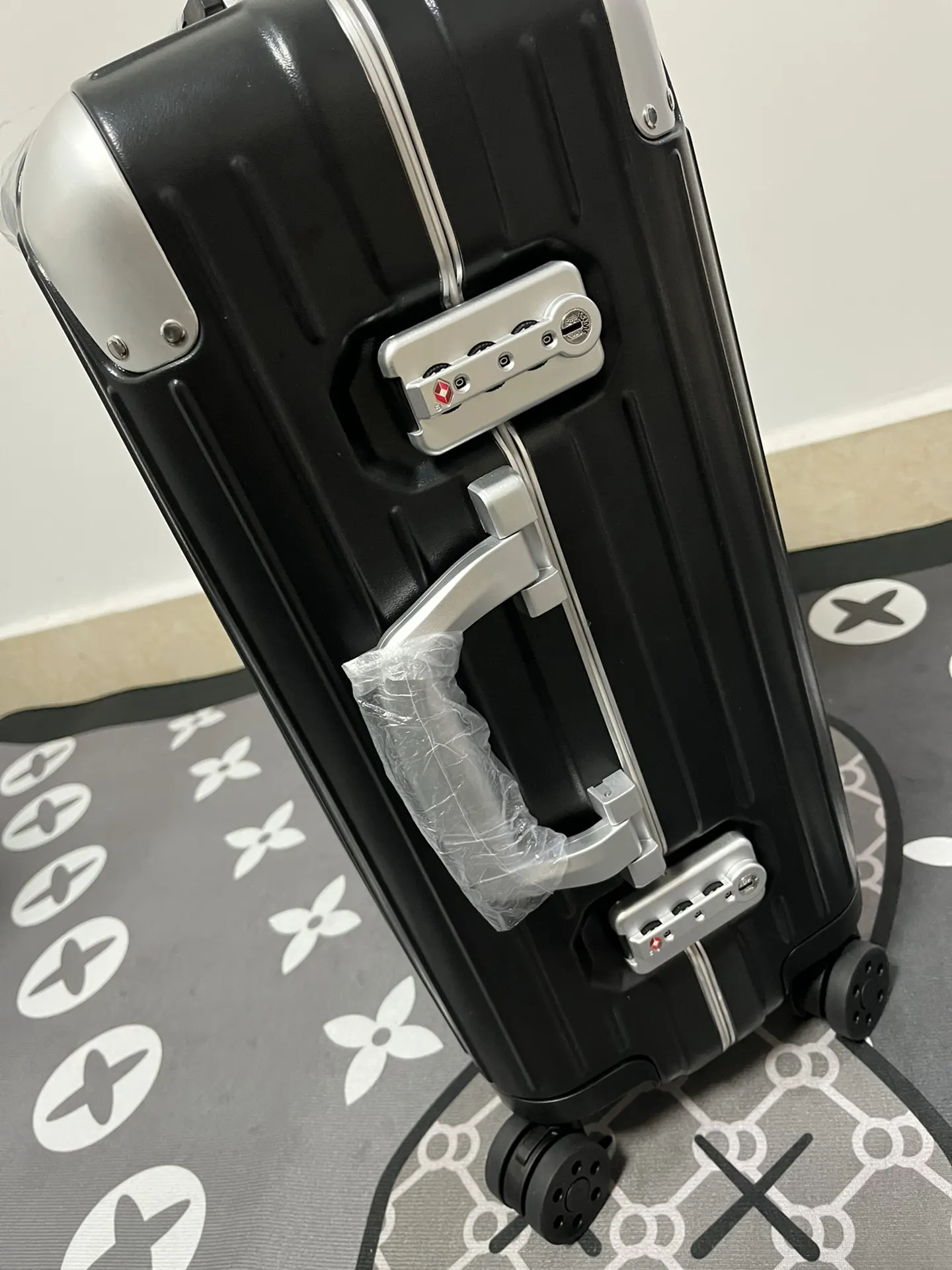 Rimowa Black White Suitcase Travel Lightweight