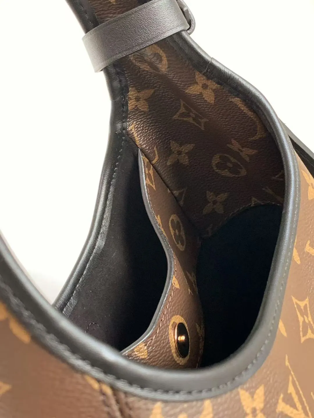 LV Classic Monogram Tote Bag Image 8 LV Classic Monogram Tote Bag Image 8