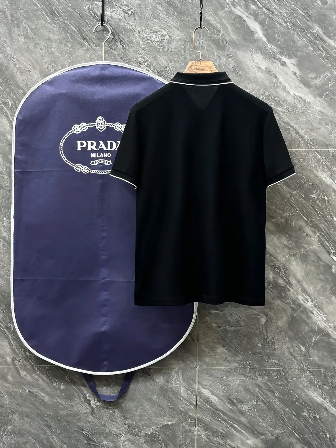 PRADA 蓝标徽章 针织 刺绣 针织衫 休闲百搭款