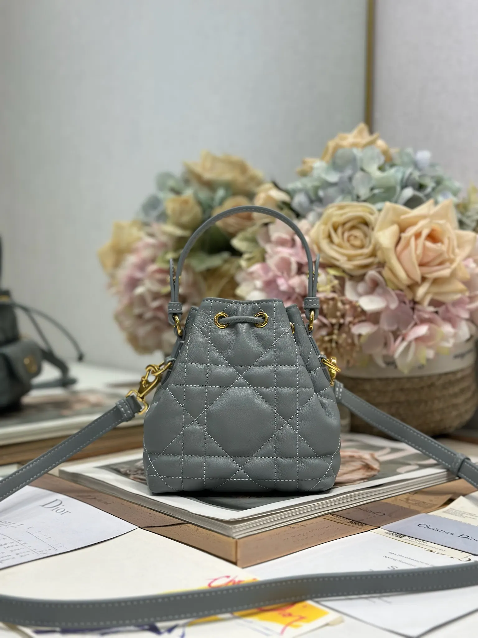 Dior Caro 灰色 皮革 水桶包