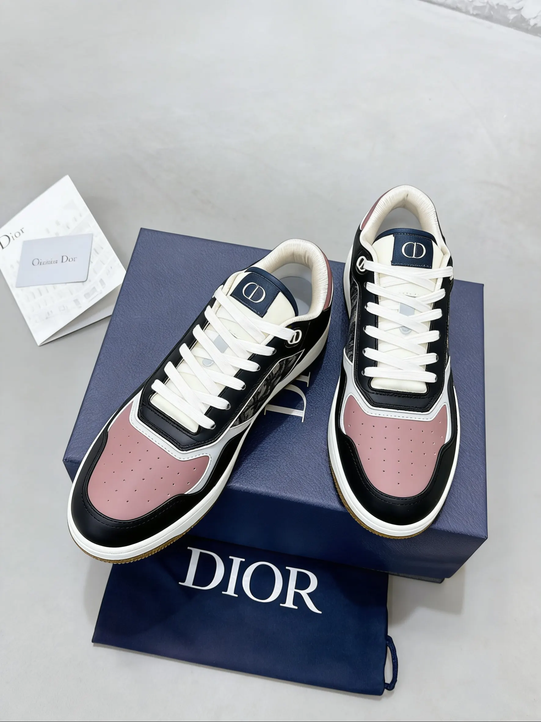 Dior 黑色 运动鞋(數字4) Dior 黑色 运动鞋(數字4)