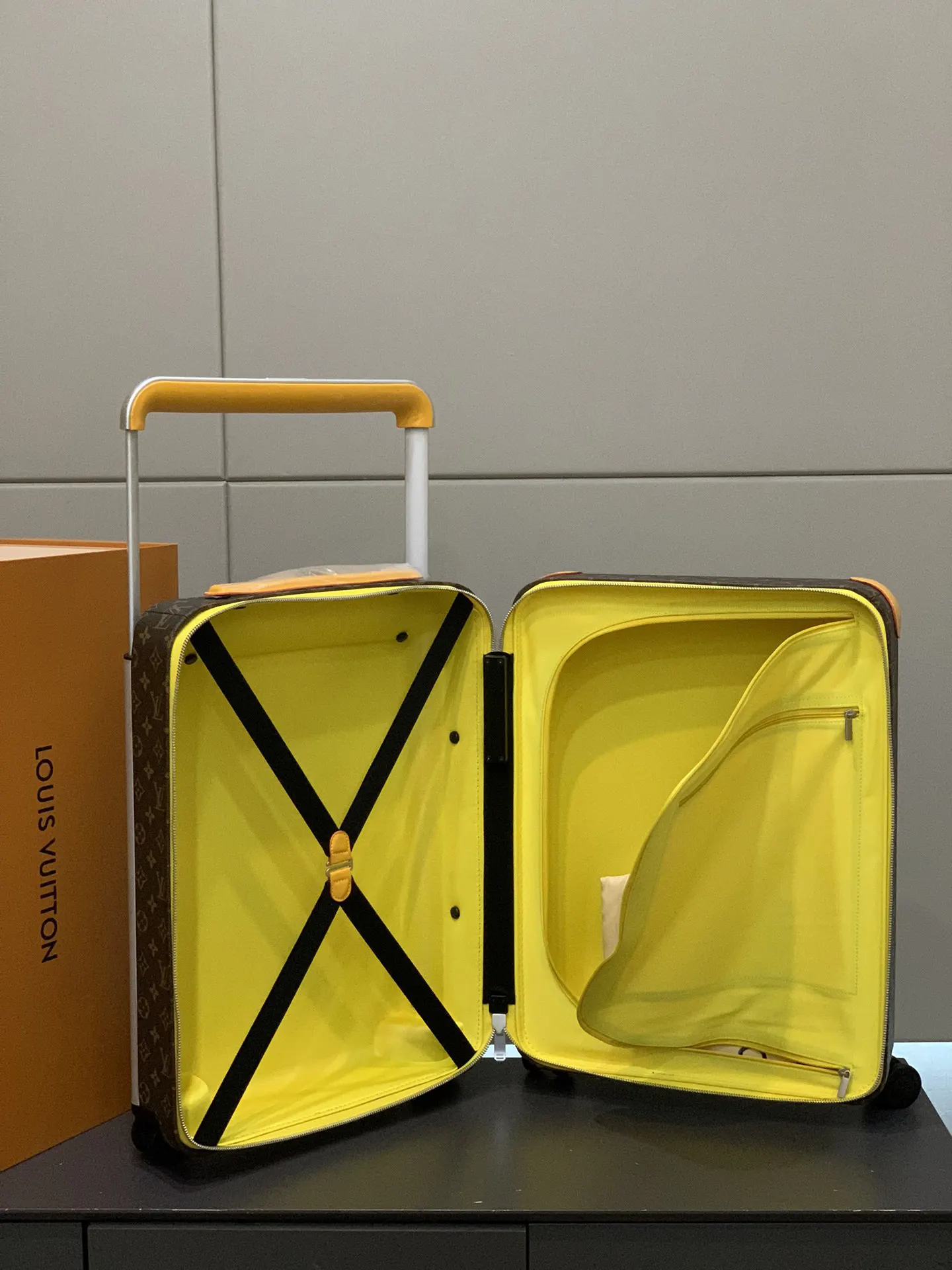 灰色 銀色 拉杆真皮包裹 行李箱 旅行拉杆款 輕便出行款