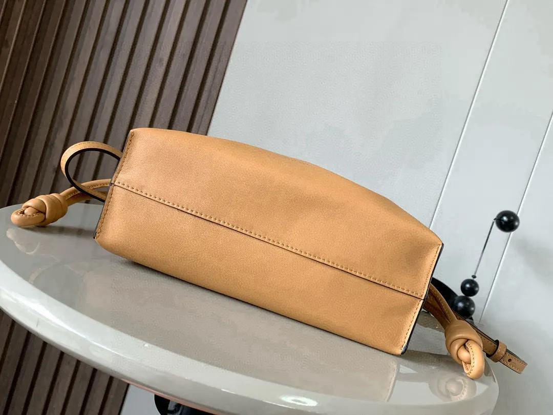Loewe 小牛皮 托特包 大容量托特款