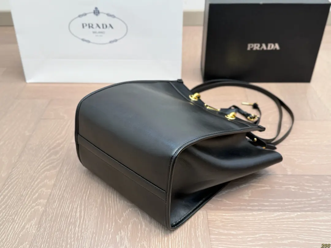 Prada 盒 托特包 質感很高級 容量 大也很耐用 大容量托特款