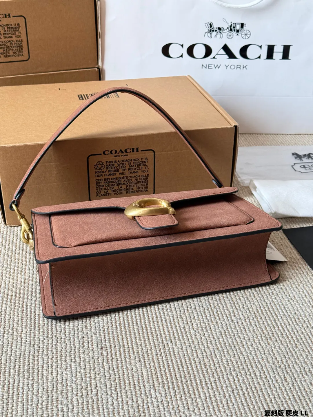 Coach 銀色 牛皮 Tabby 收納包 旅行收納款(數字8) Coach 銀色 牛皮 Tabby 收納包 旅行收納款(數字8)