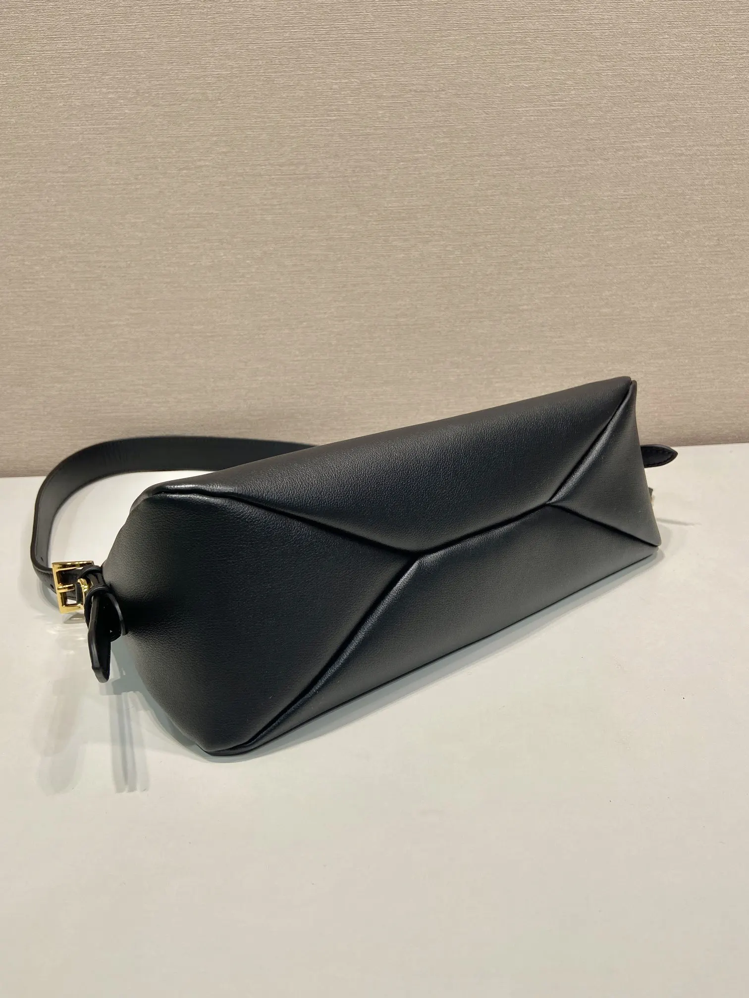 PRADA 牛皮 三角标 腋下包 日常通勤款