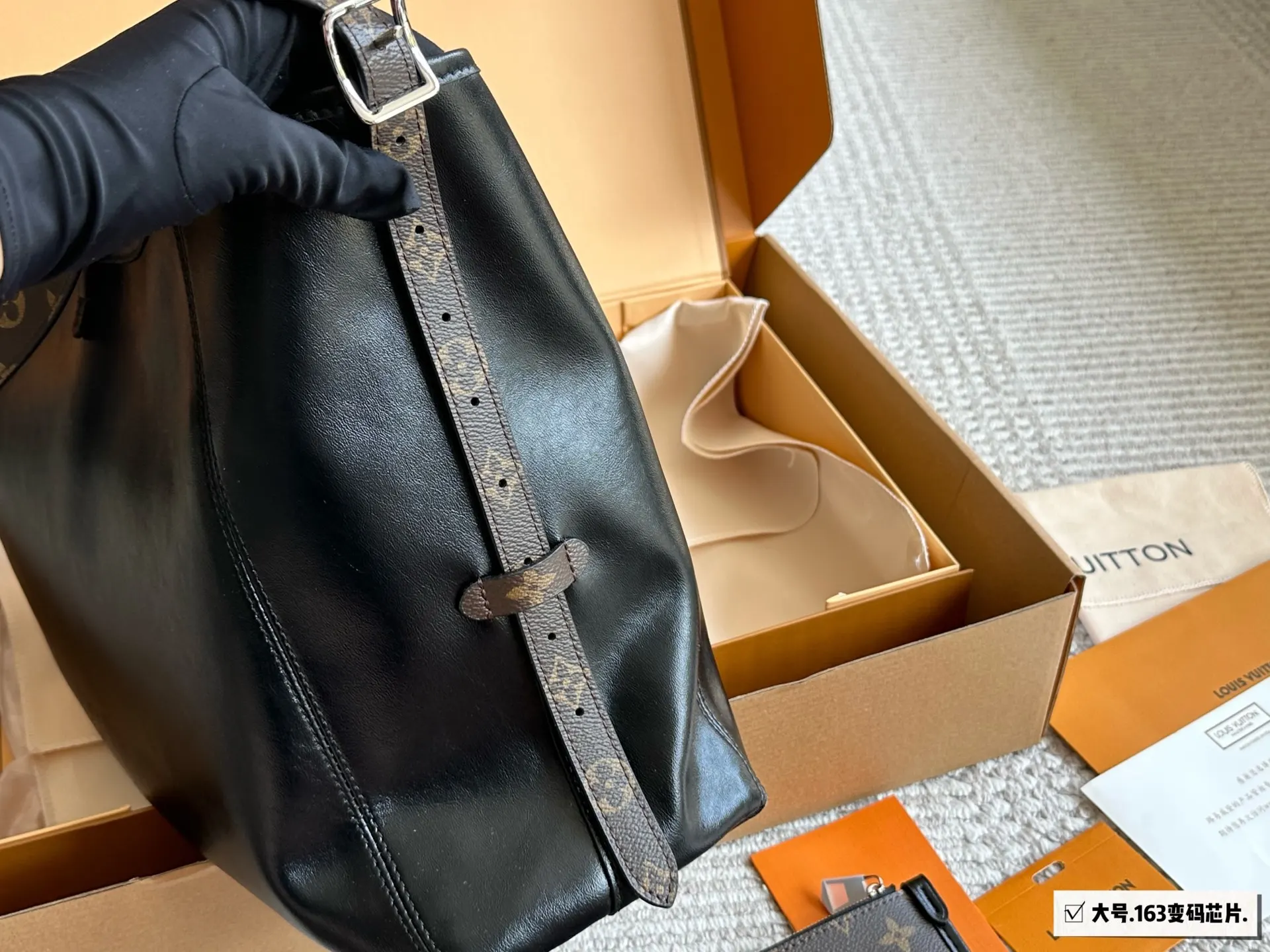 CarryAll 羊皮 斜背包 輕便斜挎款