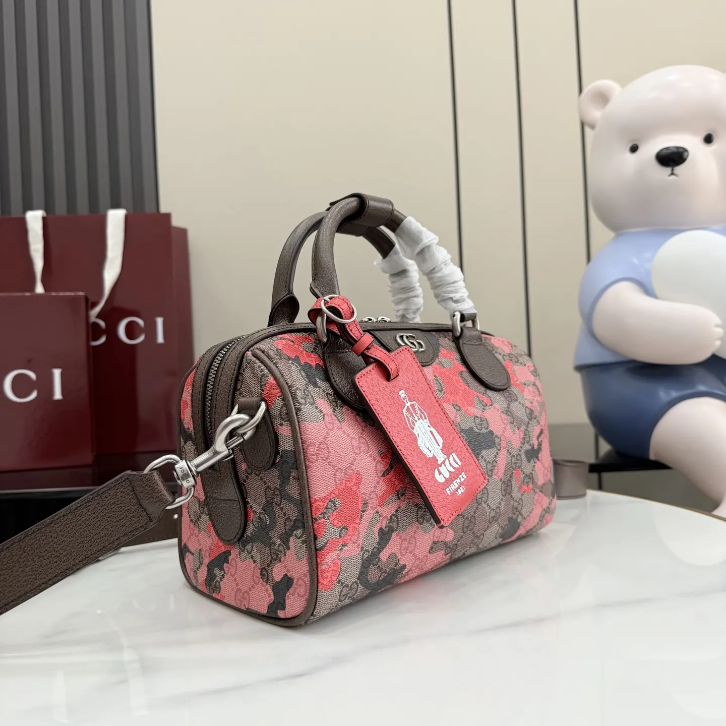 棕色 紅色 皮革 生动迷彩结合别致 色 焕新演绎經典GG图案 旅行袋 大容量旅行款