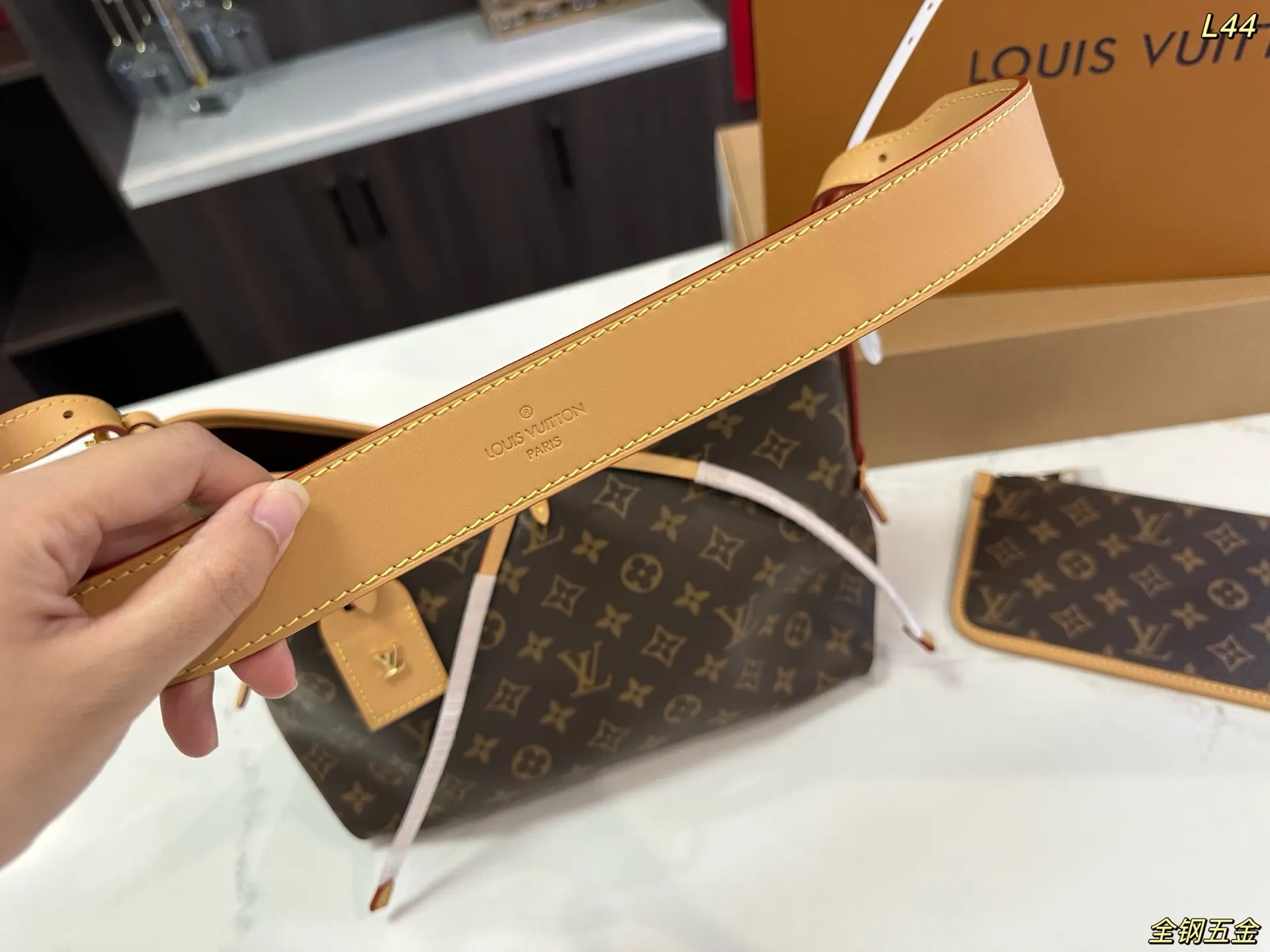 LV CarryAll 全钢五金 斜背包 輕便斜挎款(數字9) LV CarryAll 全钢五金 斜背包 輕便斜挎款(數字9)
