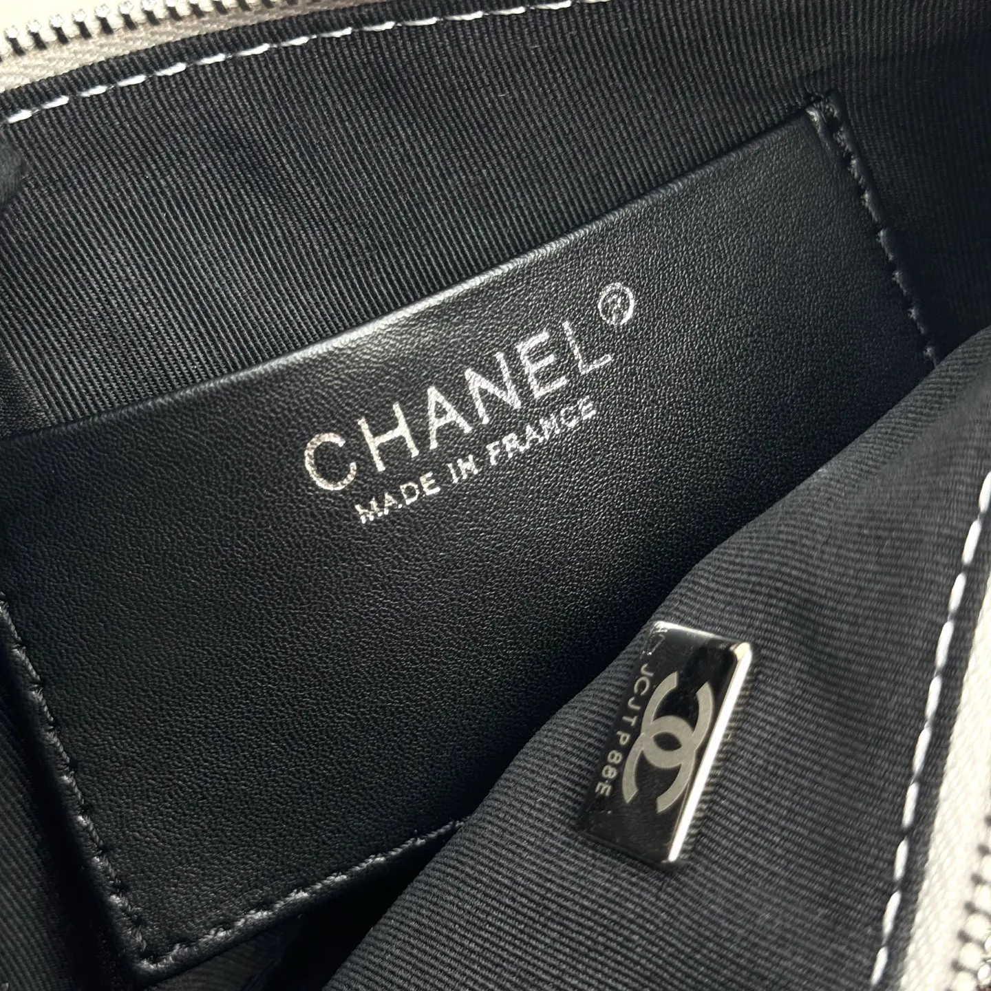 Silver Crossbody Bag Lightweight Versatile Image 9 Silver Crossbody Bag Lightweight Versatile Image 9