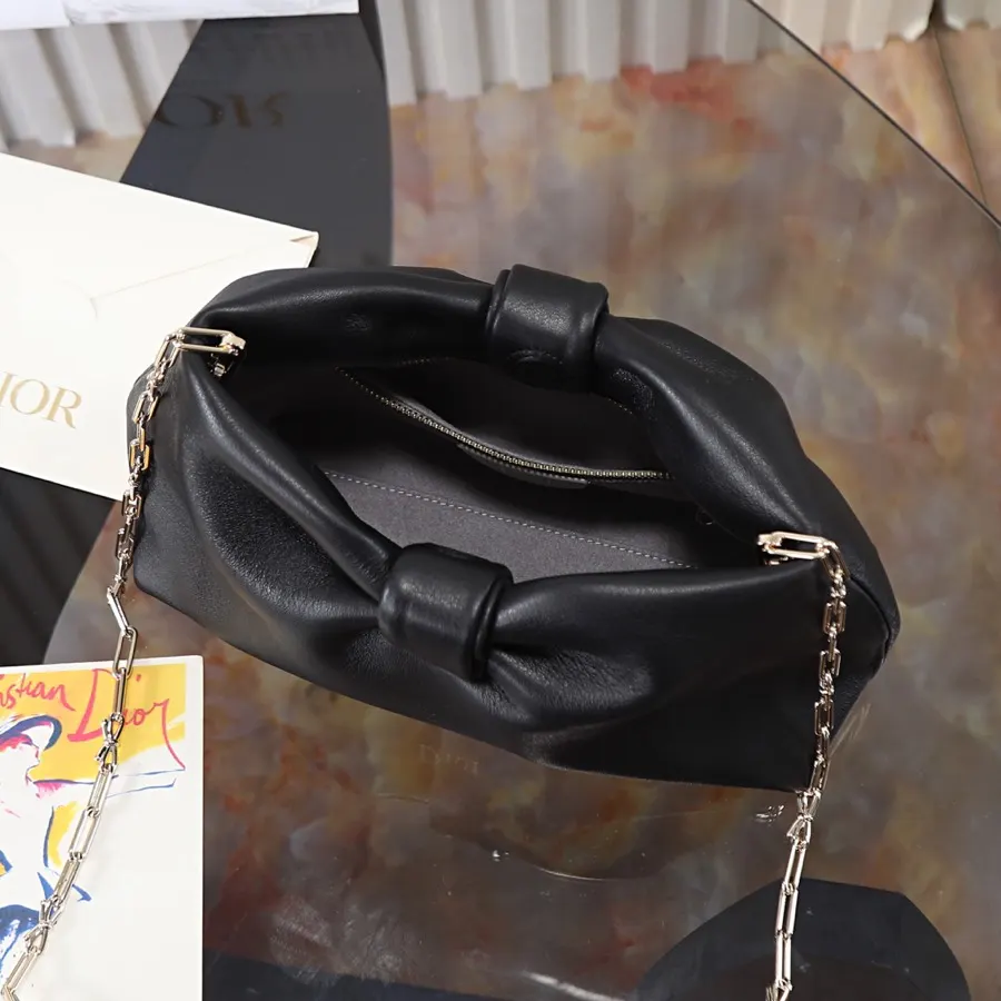 Dior 黑色 羊皮 可拆卸鏈條以蝴蝶结 点缀更显致 可手提或斜挎 Siz 鏈條包 精致鏈條款