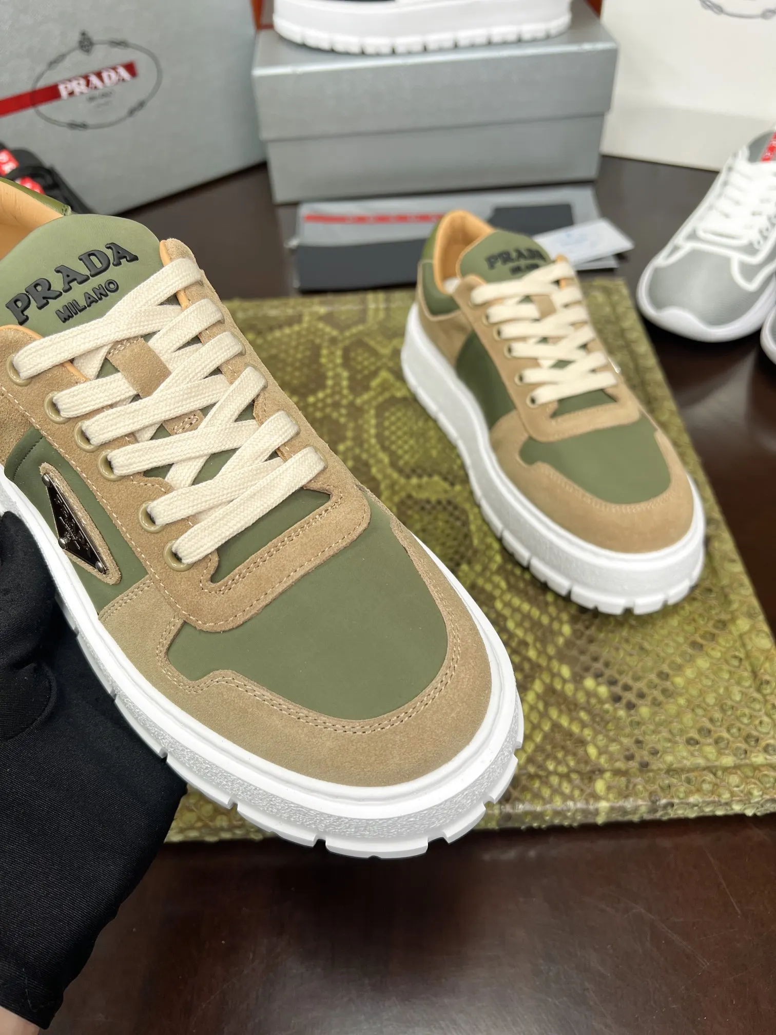 PRADA 牛皮 休闲鞋 舒适百搭款