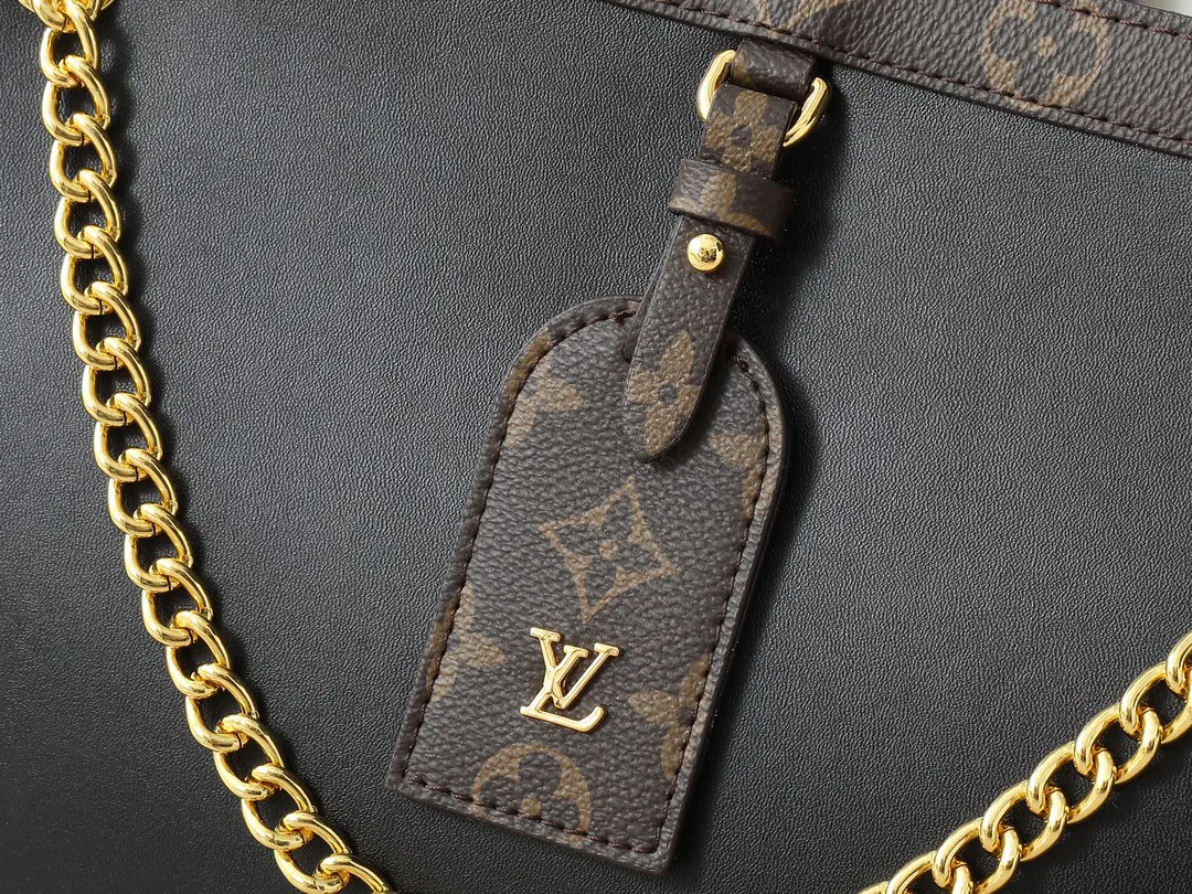 Chain Bag Leather