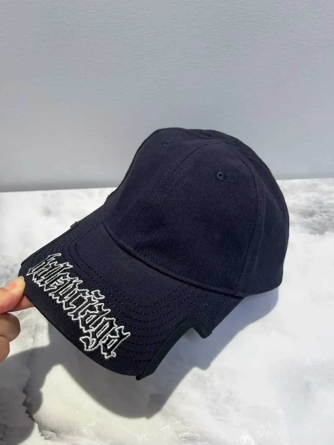 Balenciaga Logo 棒球帽 精致搭配
