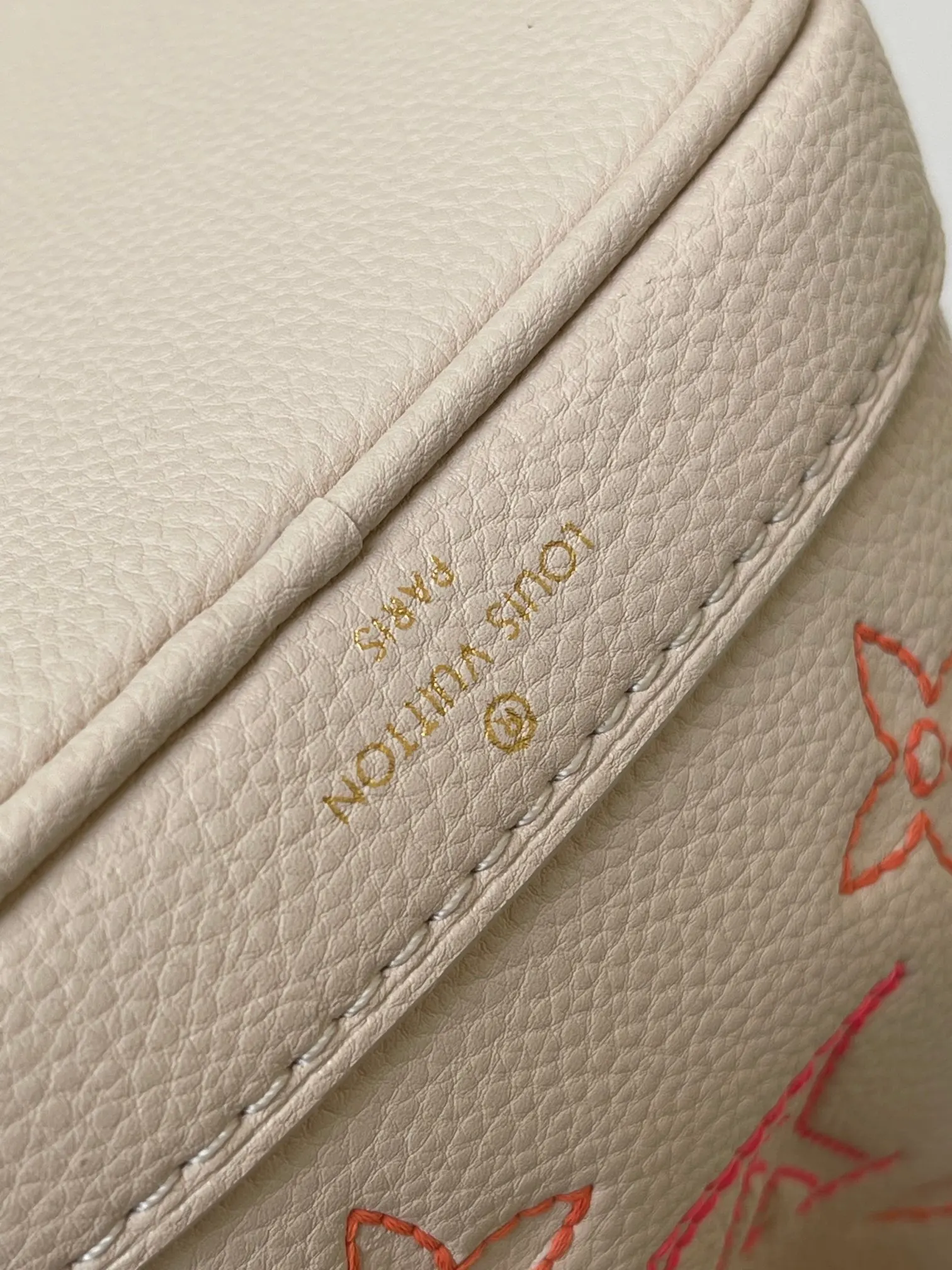 LV Mo斜挎包 轻便斜挎款