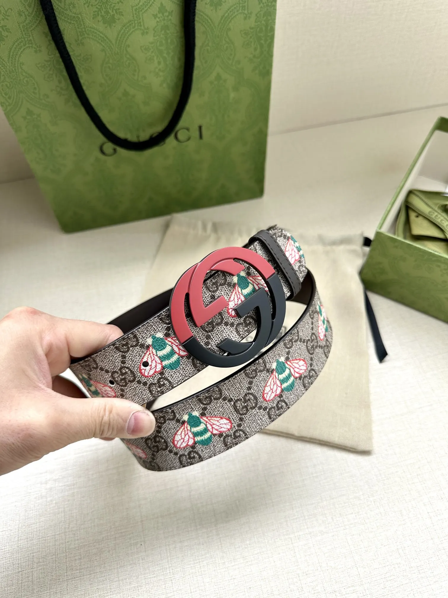 Gucci 双G扣牛皮腰带