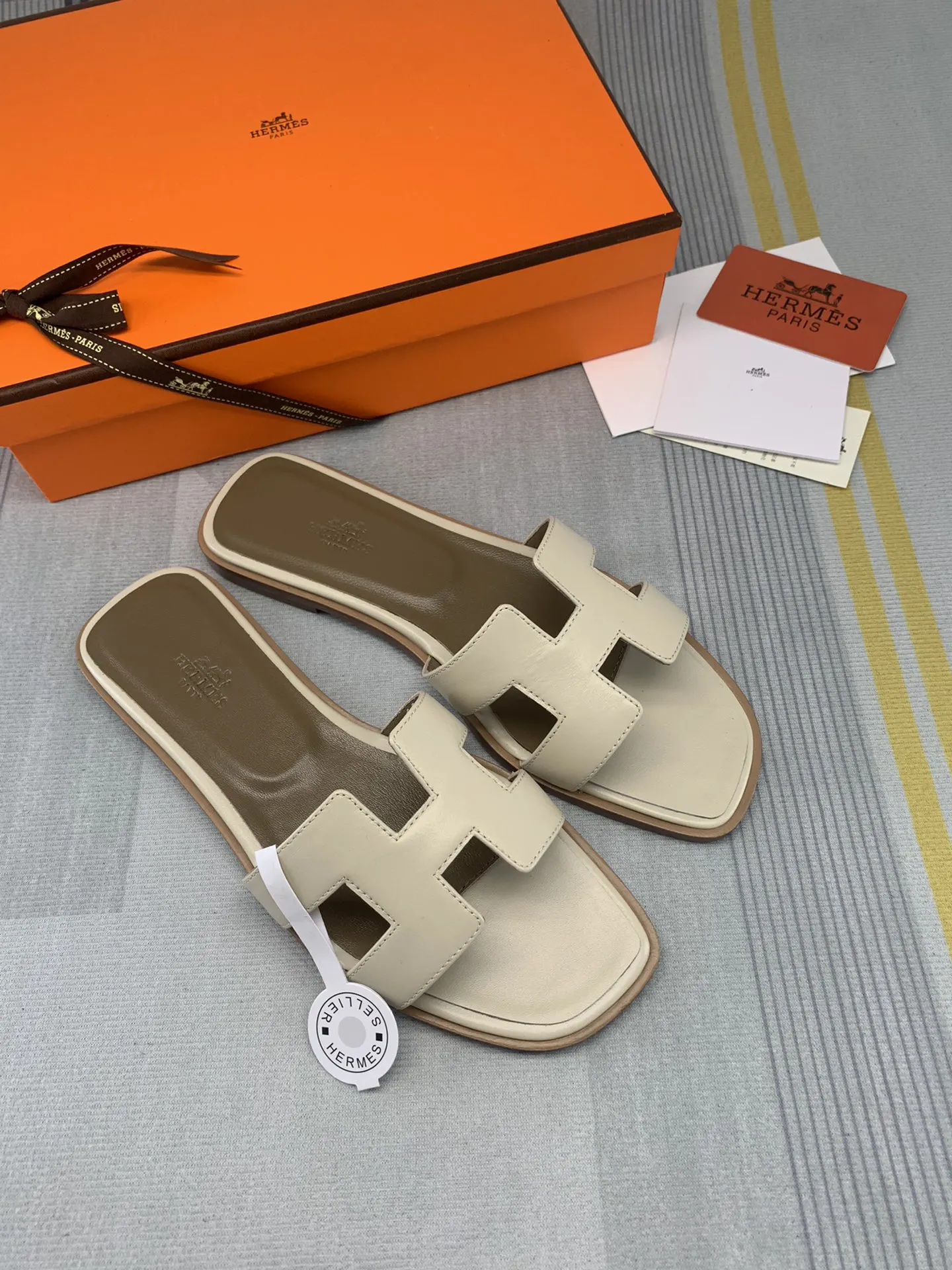 Hermès Oran 米白色 牛皮 拖鞋 舒适