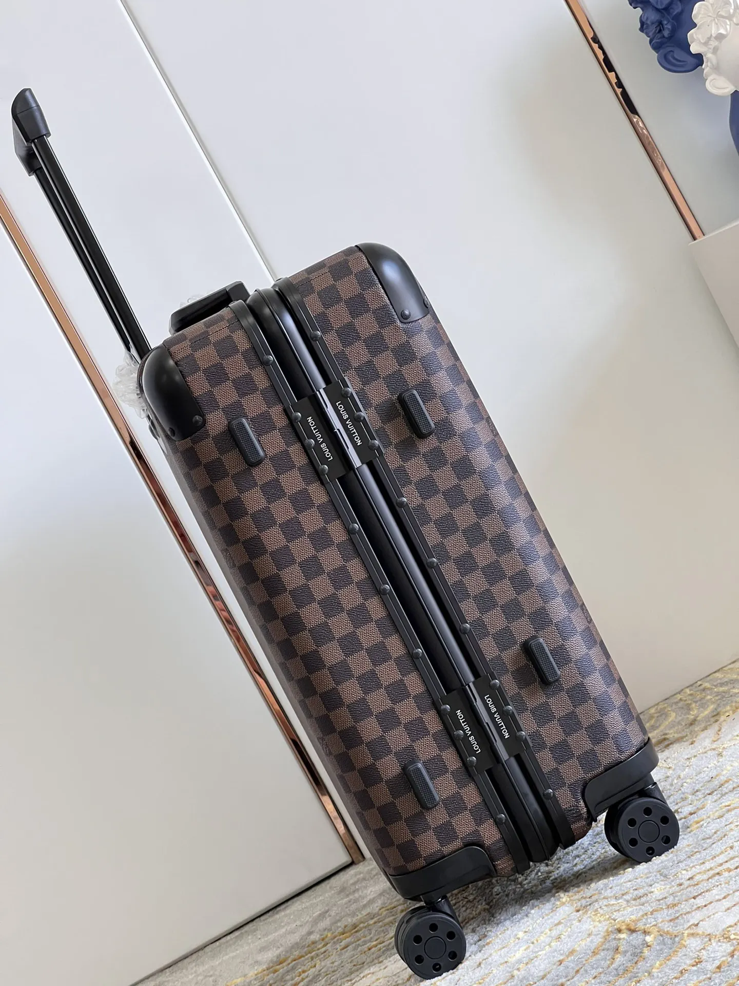 LV 帆布 详细特征 人工测量 误差 温馨提示 此款无 不支 行李箱 旅行拉杆款 輕便出行款