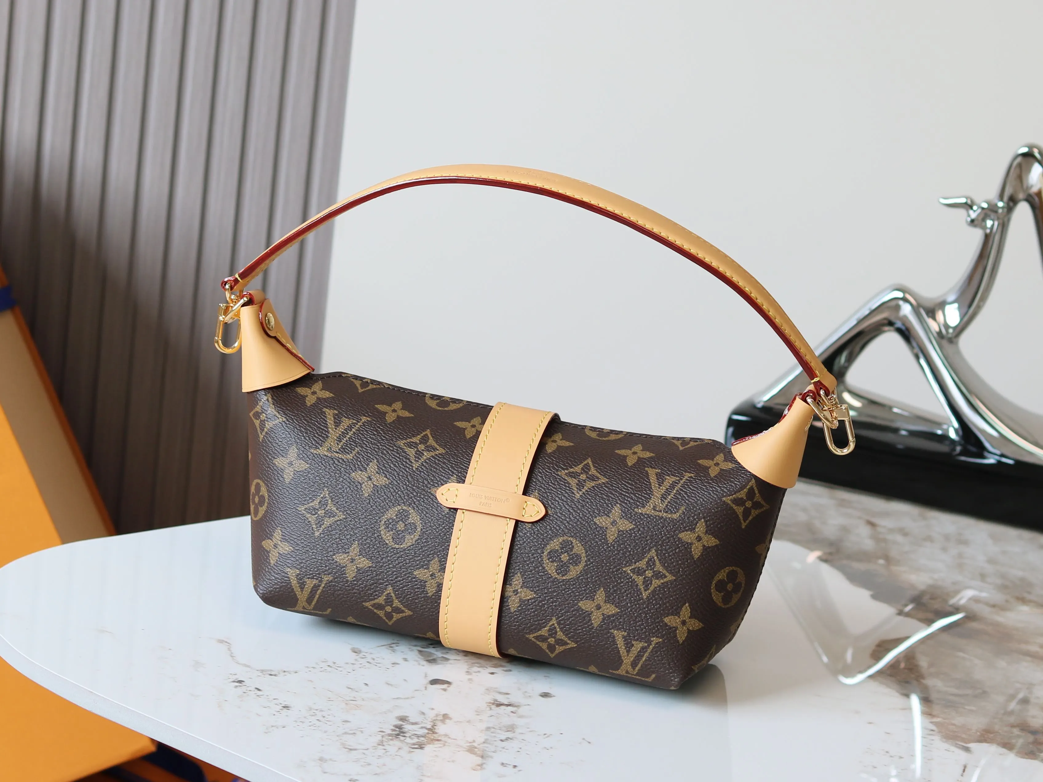 LV Pochette handbag Image 2 LV Pochette handbag Image 2