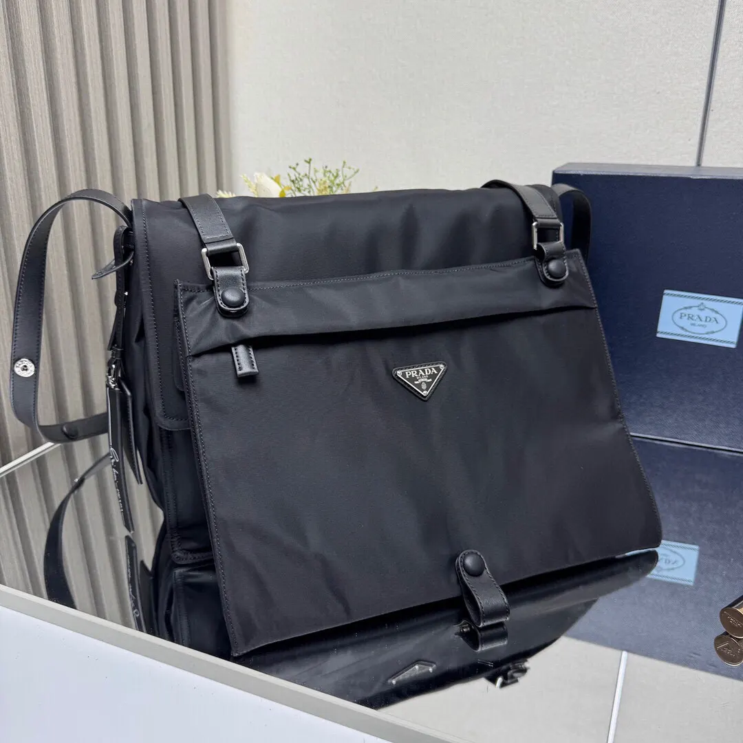 PRADA 1BC208 Re-Nylon尼龙 三角标 斜挎包 日常通勤款