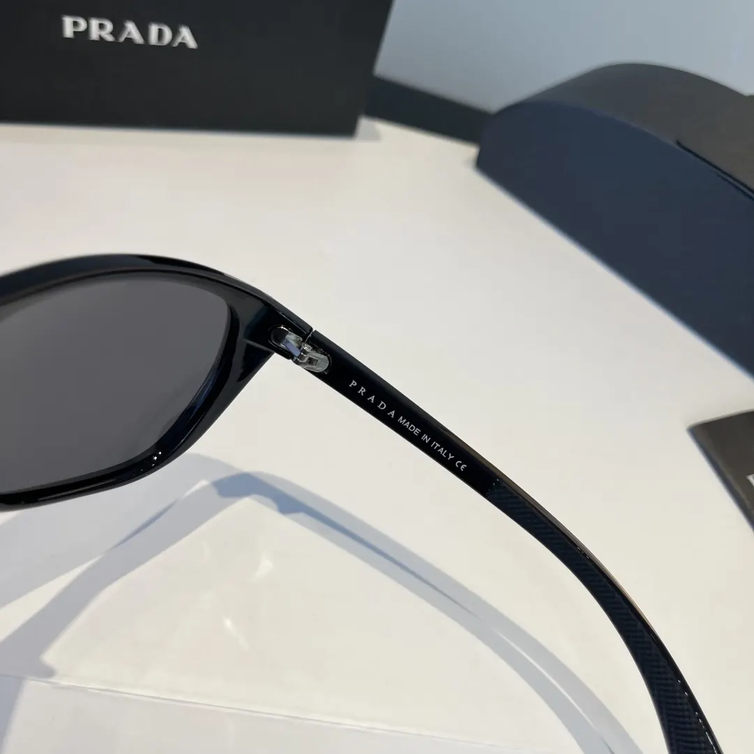 PRADA 太阳眼镜 时尚遮阳款