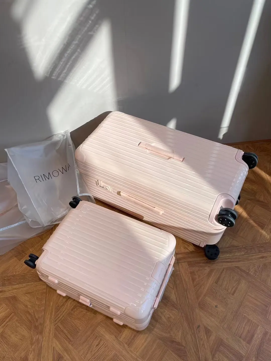 黑色 白色 rimowa日默瓦花瓣粉行李箱 登机箱 旅行箱 托运 旅行拉杆款 輕便出行款