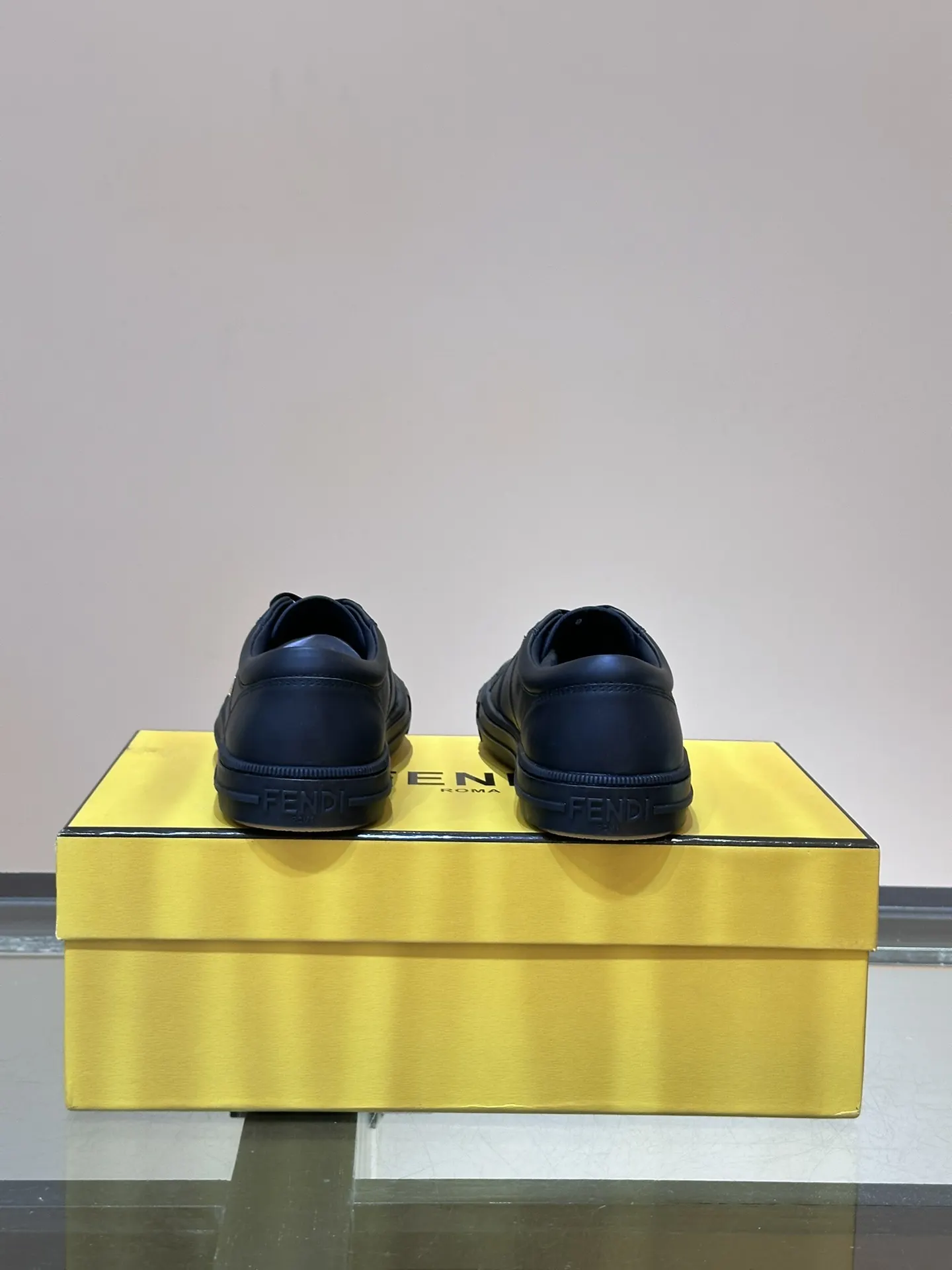 Fendi 运动鞋 休闲百搭款