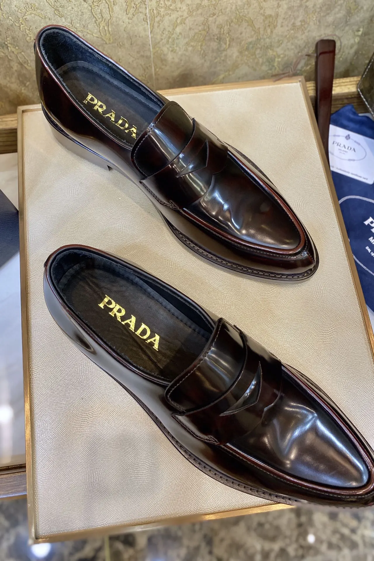 Prada 牛皮 休闲鞋 舒适