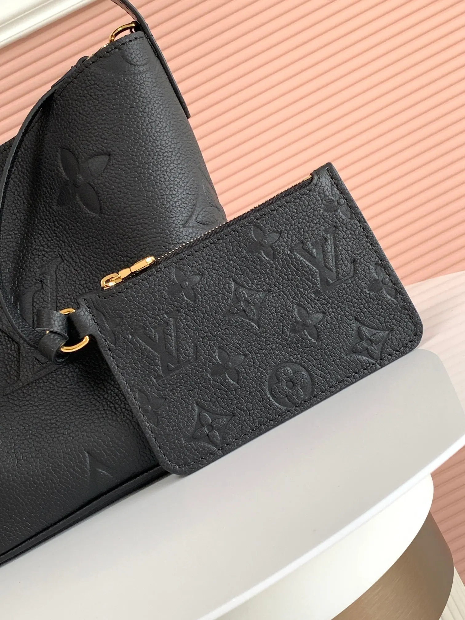 LV 黑灰配色 拉鍊錢包(數字5) LV 黑灰配色 拉鍊錢包(數字5)