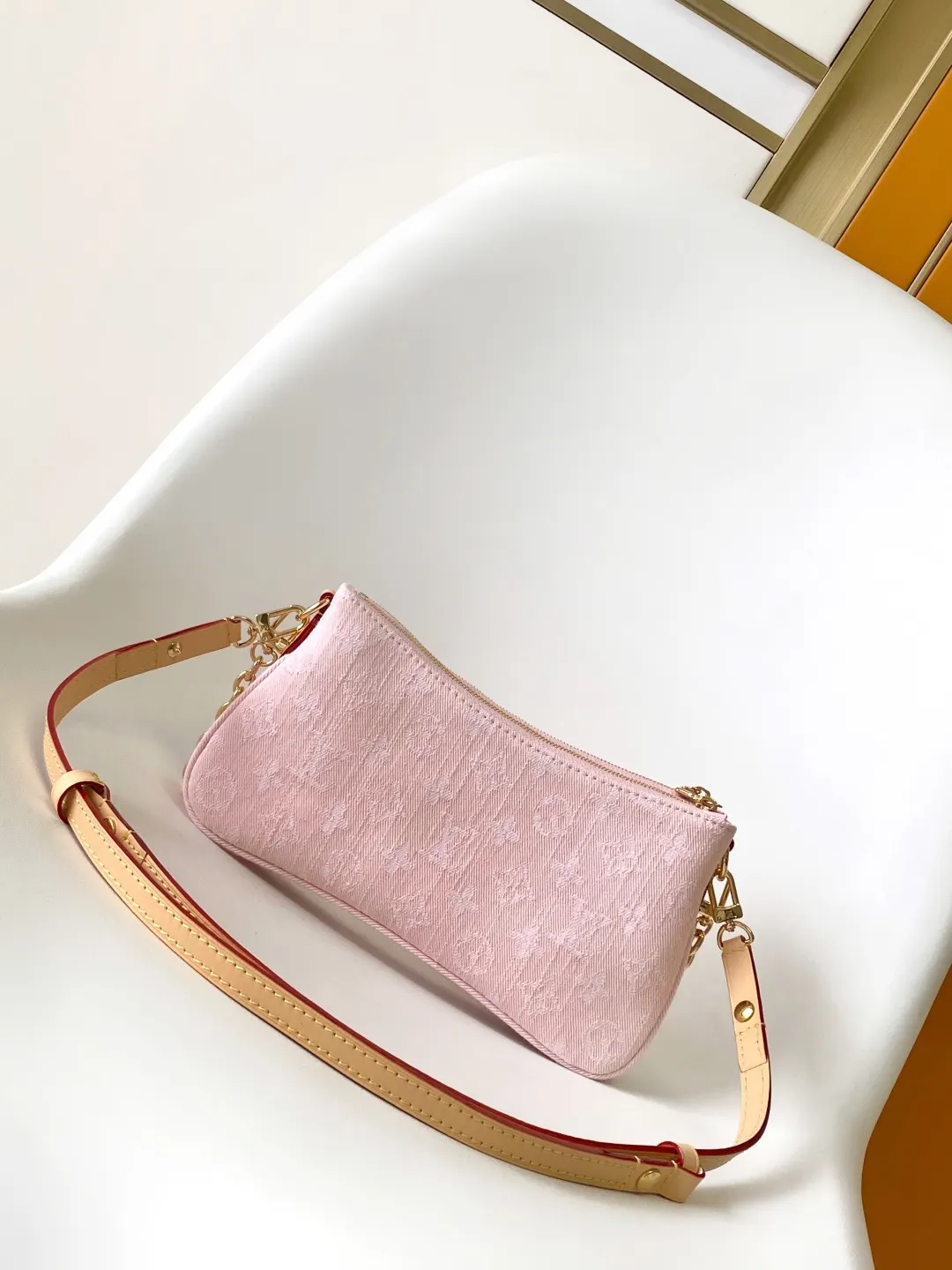 Louis Vuitton Pink Gold Chain Bag Leather