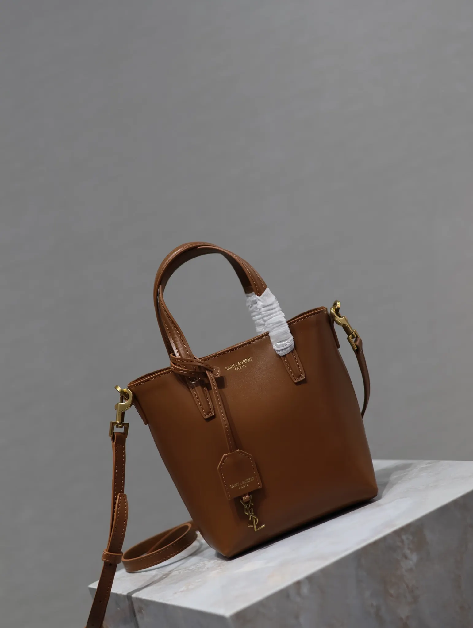 YSL 牛皮 包内无多余隔层 可以更加个性化的收納物品 托特包 大容量托特款