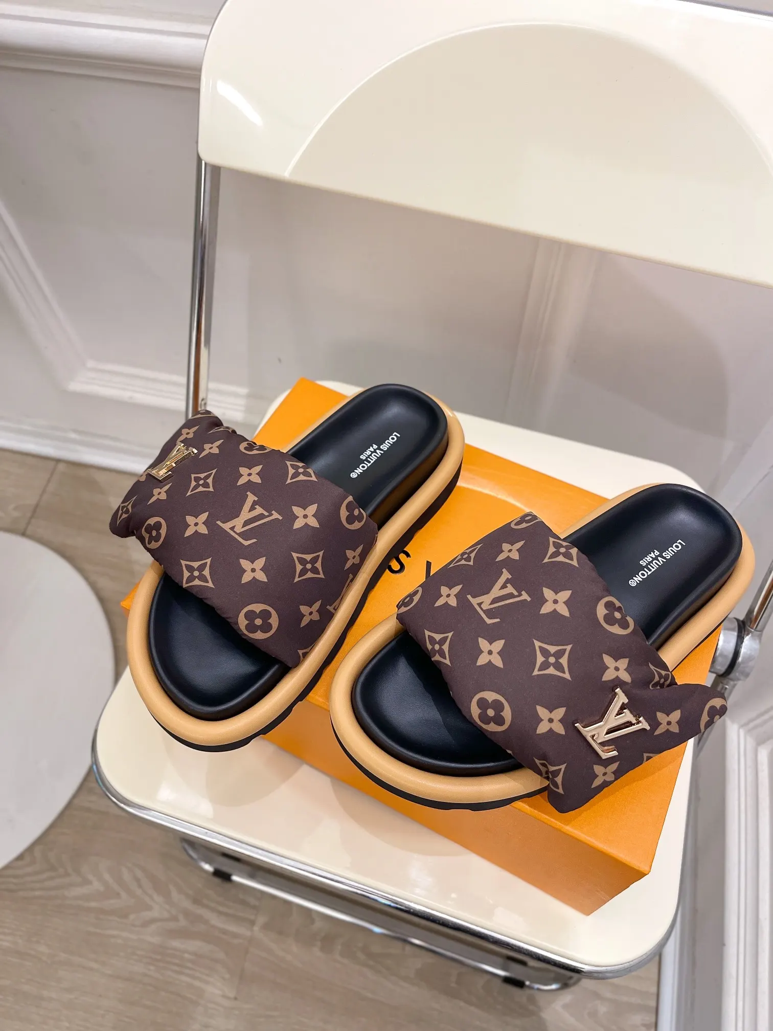 LV platform slippers, casual and versatile Image 5 LV platform slippers, casual and versatile Image 5