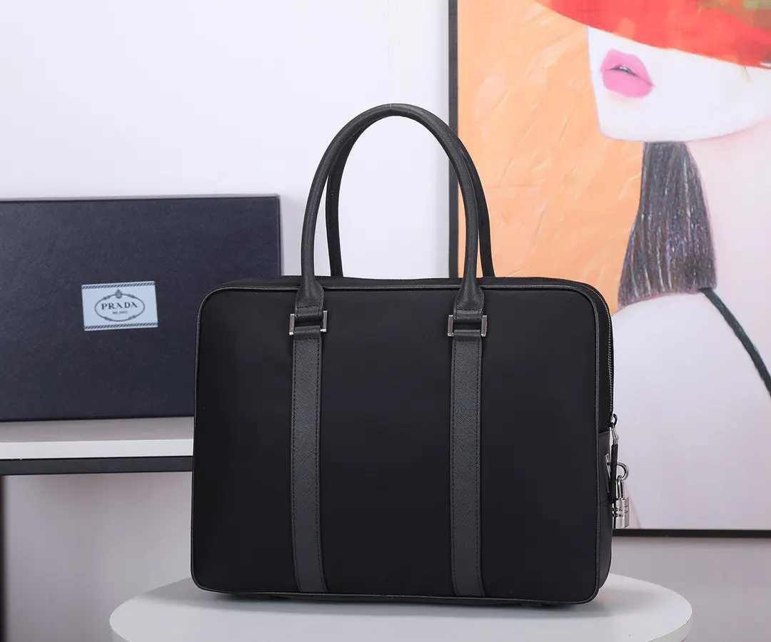 Prada 黑色 牛皮 进口防水降落伞布 头层牛皮 公文包 商務通勤款