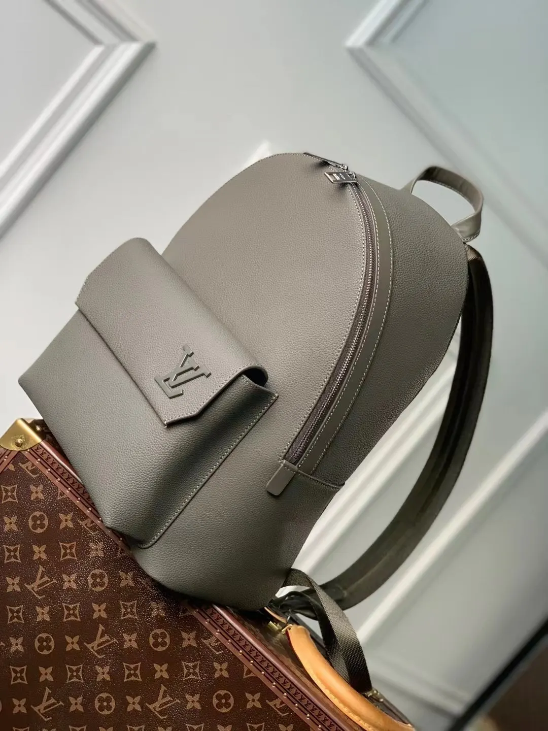LV 小牛皮 全新 Aerogram 雙肩包以儒雅 实用雙肩款