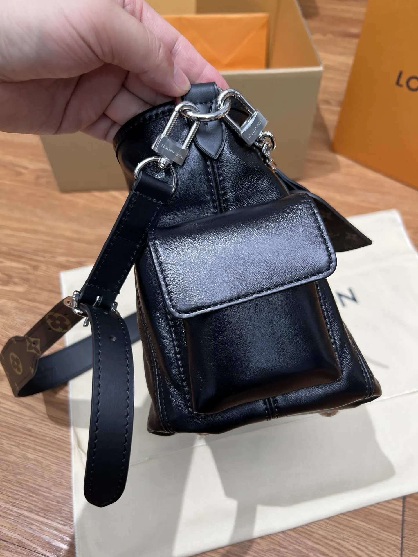 CarryAll 羊皮 雙肩包 实用雙肩款