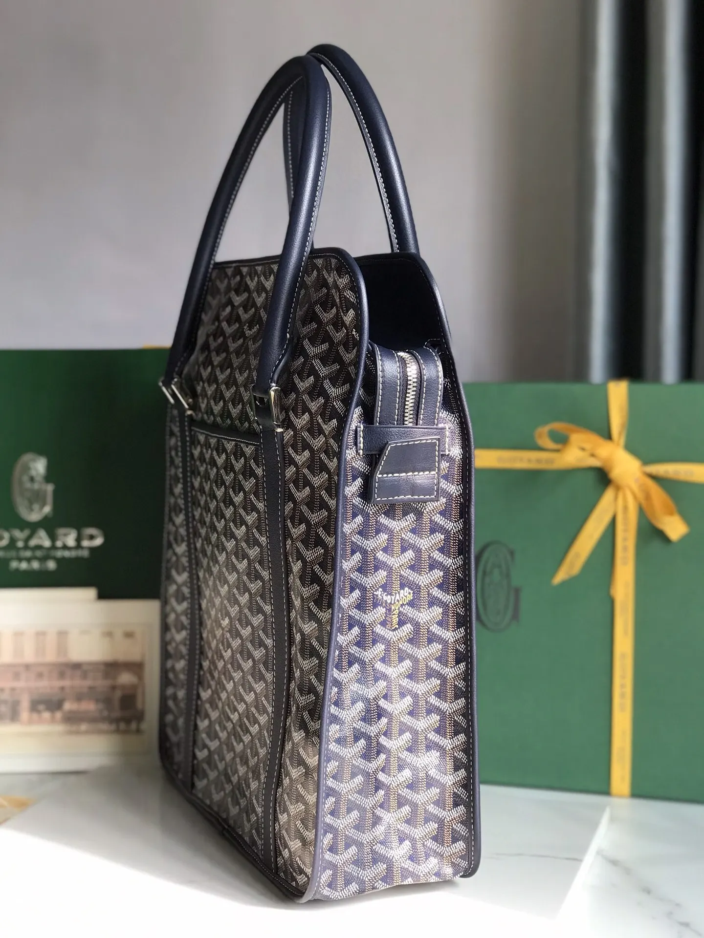 Goyard 皮革 Bourgogne竖款公文包 重新演绎了 商務通勤款