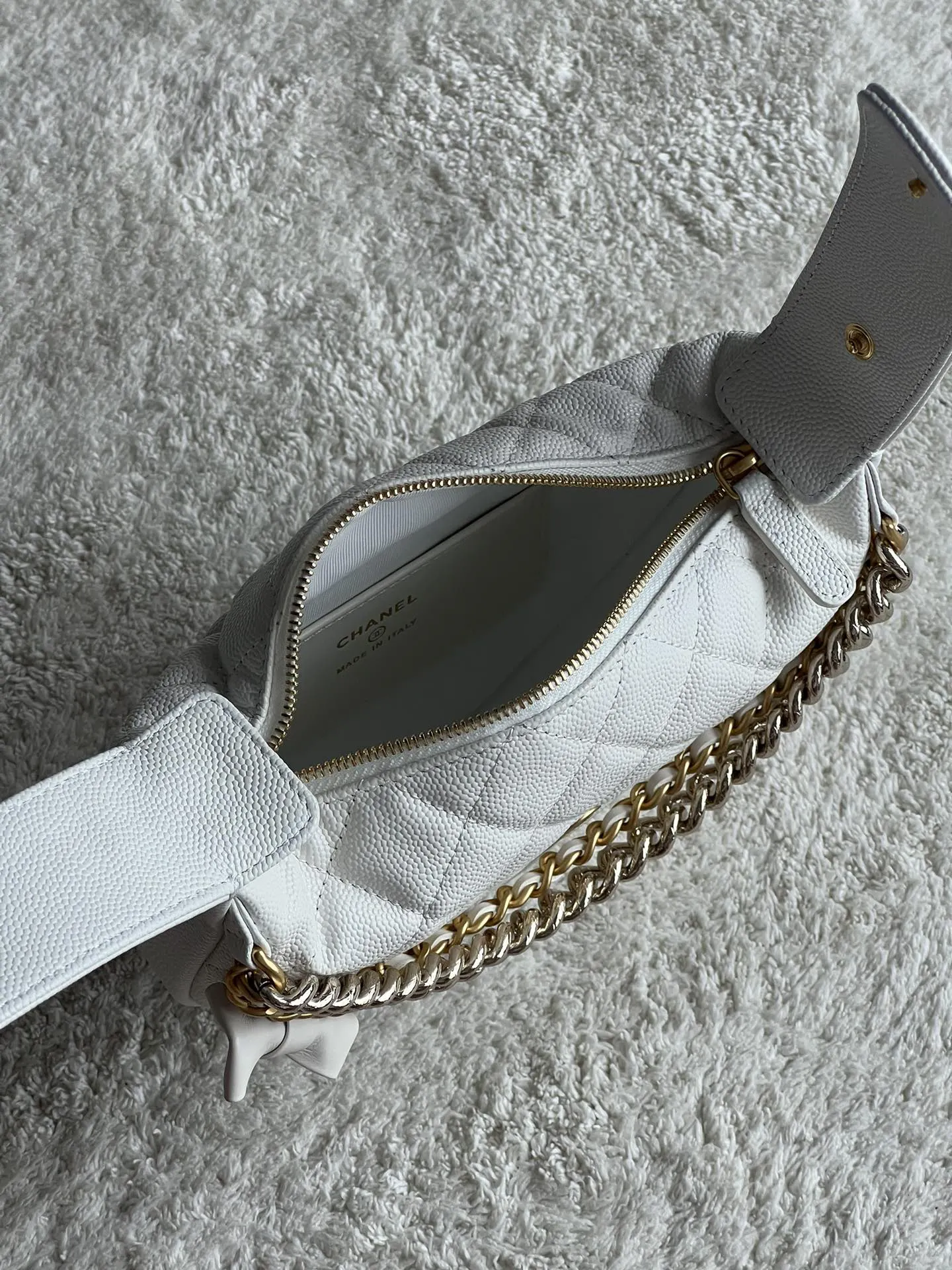 Chain Bag Image 9 Chain Bag Image 9