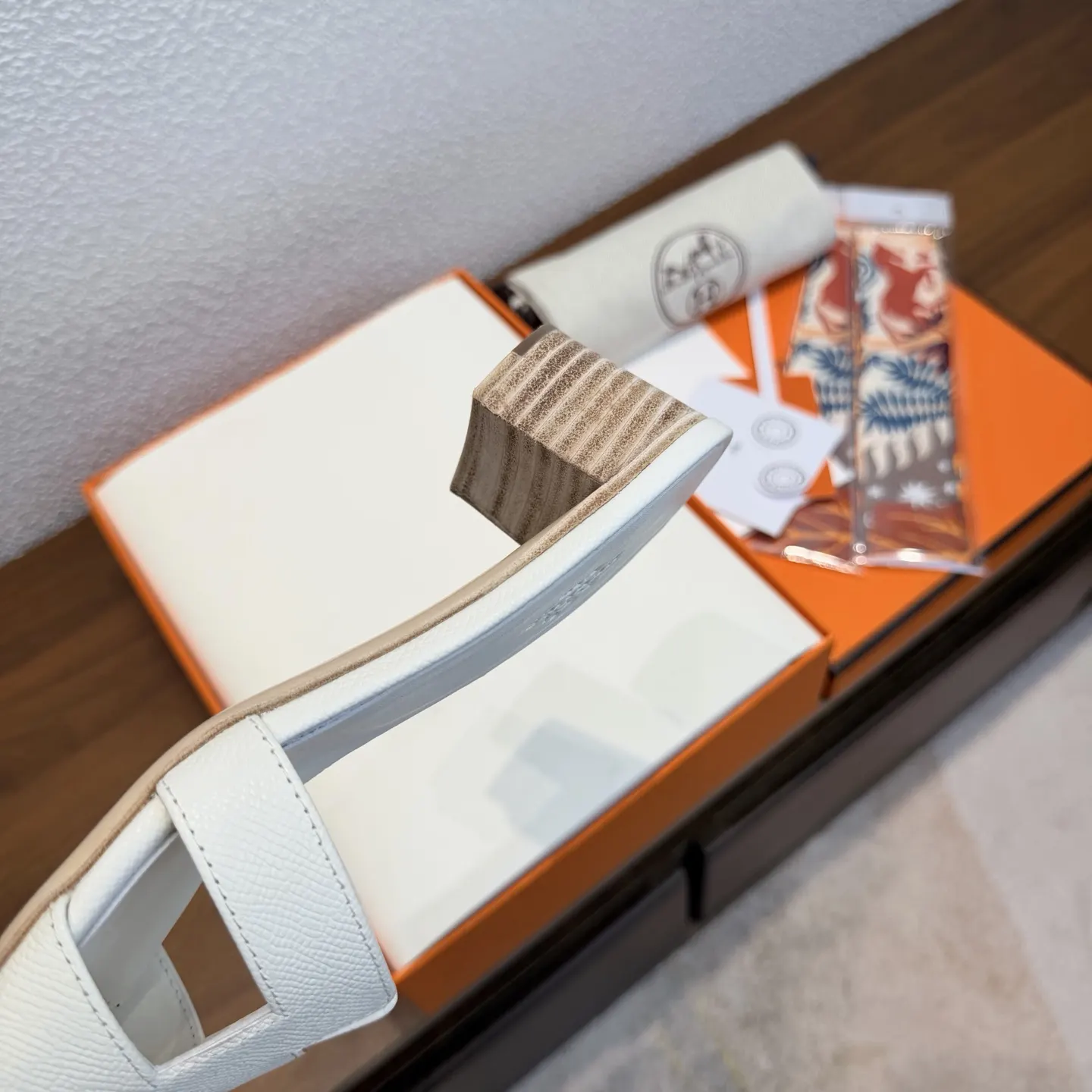 Hermès Oran 经典全色系 拖鞋 舒適(數字7) Hermès Oran 经典全色系 拖鞋 舒適(數字7)
