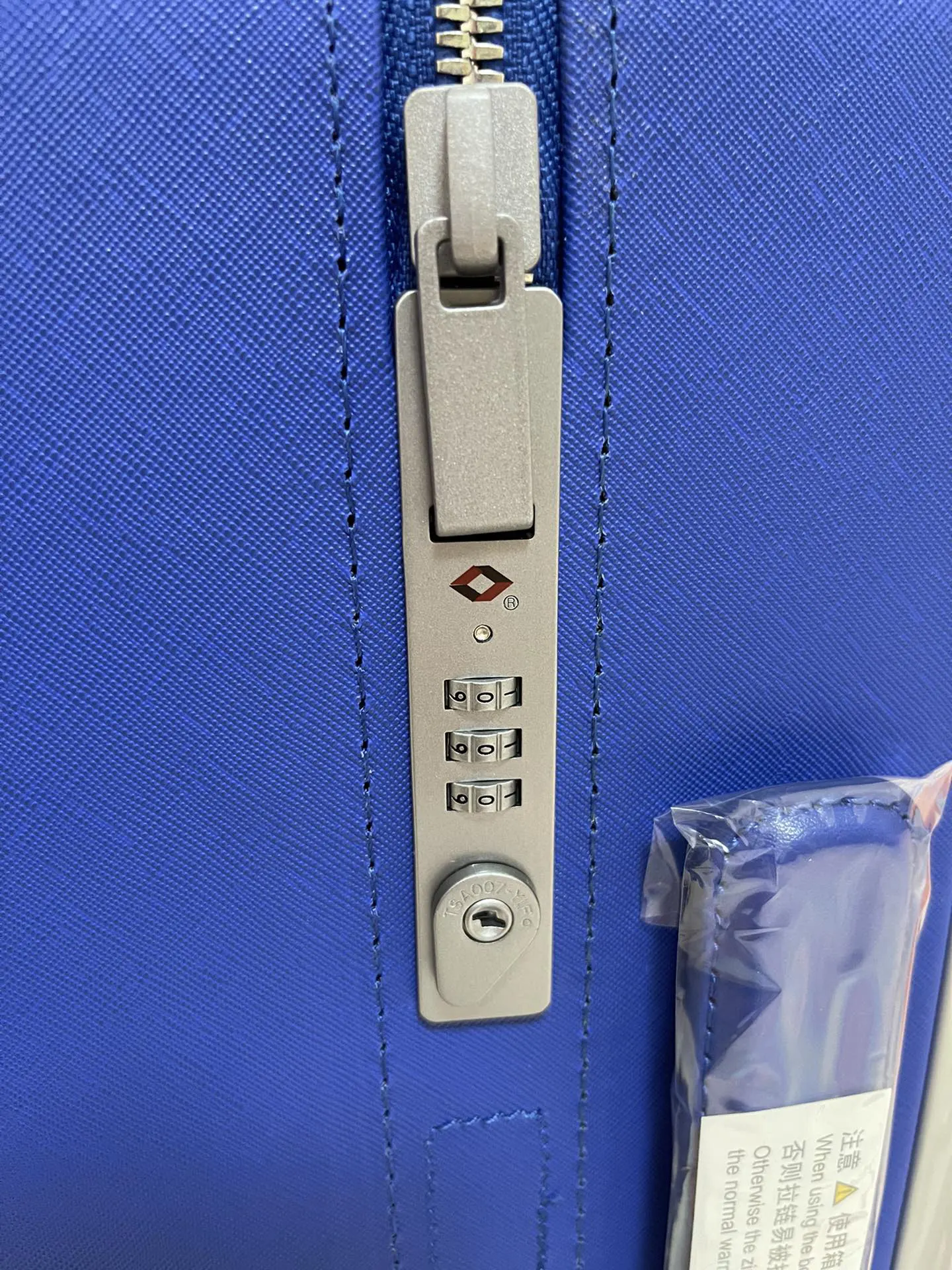 LV 银色 帆布 工业设计行业翘楚 Marc Newson 为 行李箱 旅行拉杆款 轻便出行款