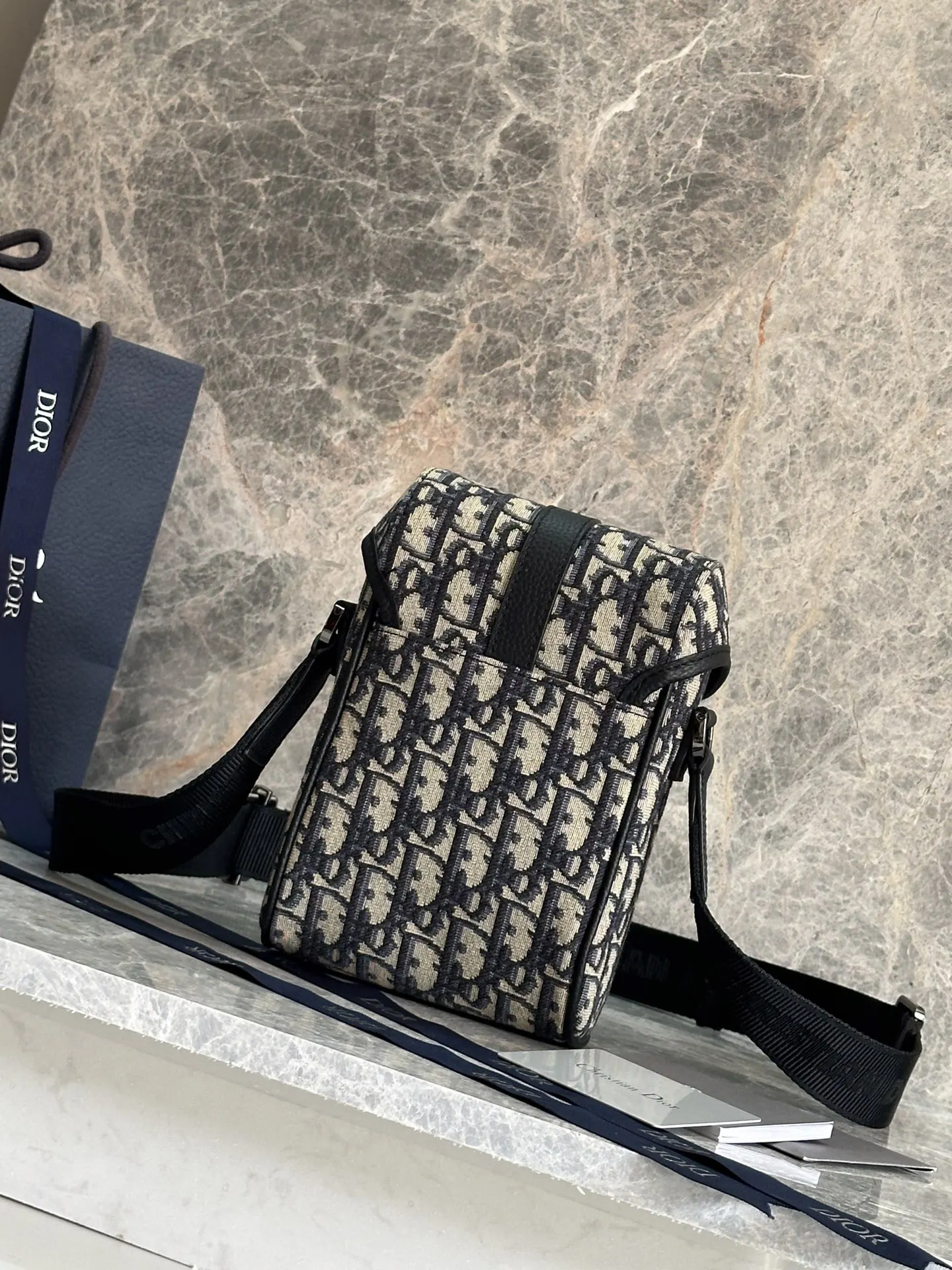 Dior 黑色蕾丝镂空水桶包 斜挎