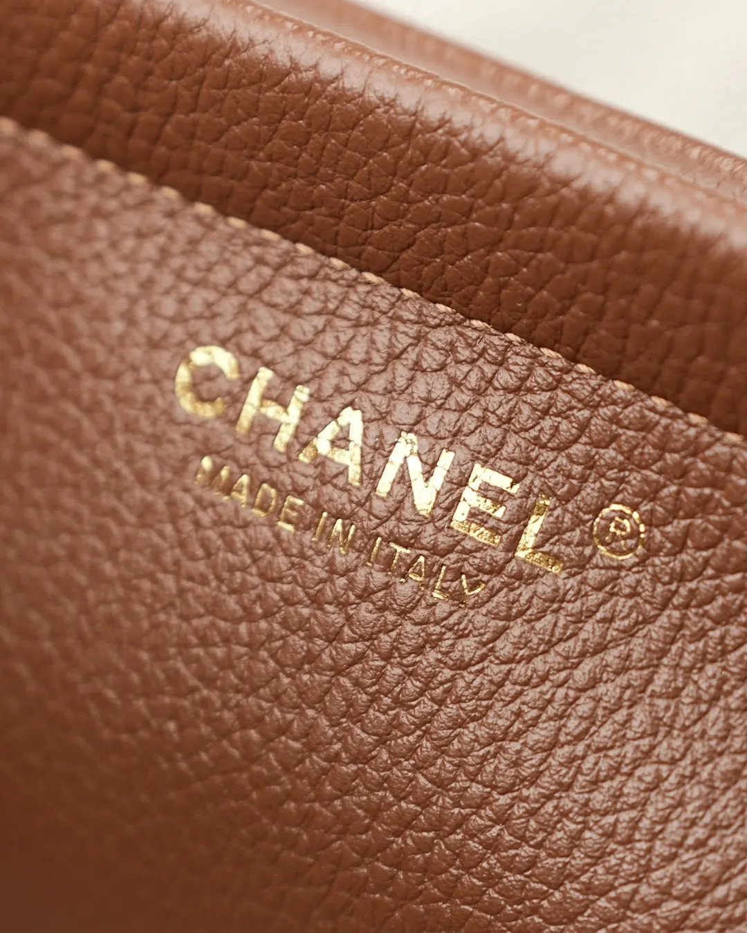 CHANEL 白色 焦糖色 小牛皮 腋下包 復古腋下背款(數字9) CHANEL 白色 焦糖色 小牛皮 腋下包 復古腋下背款(數字9)