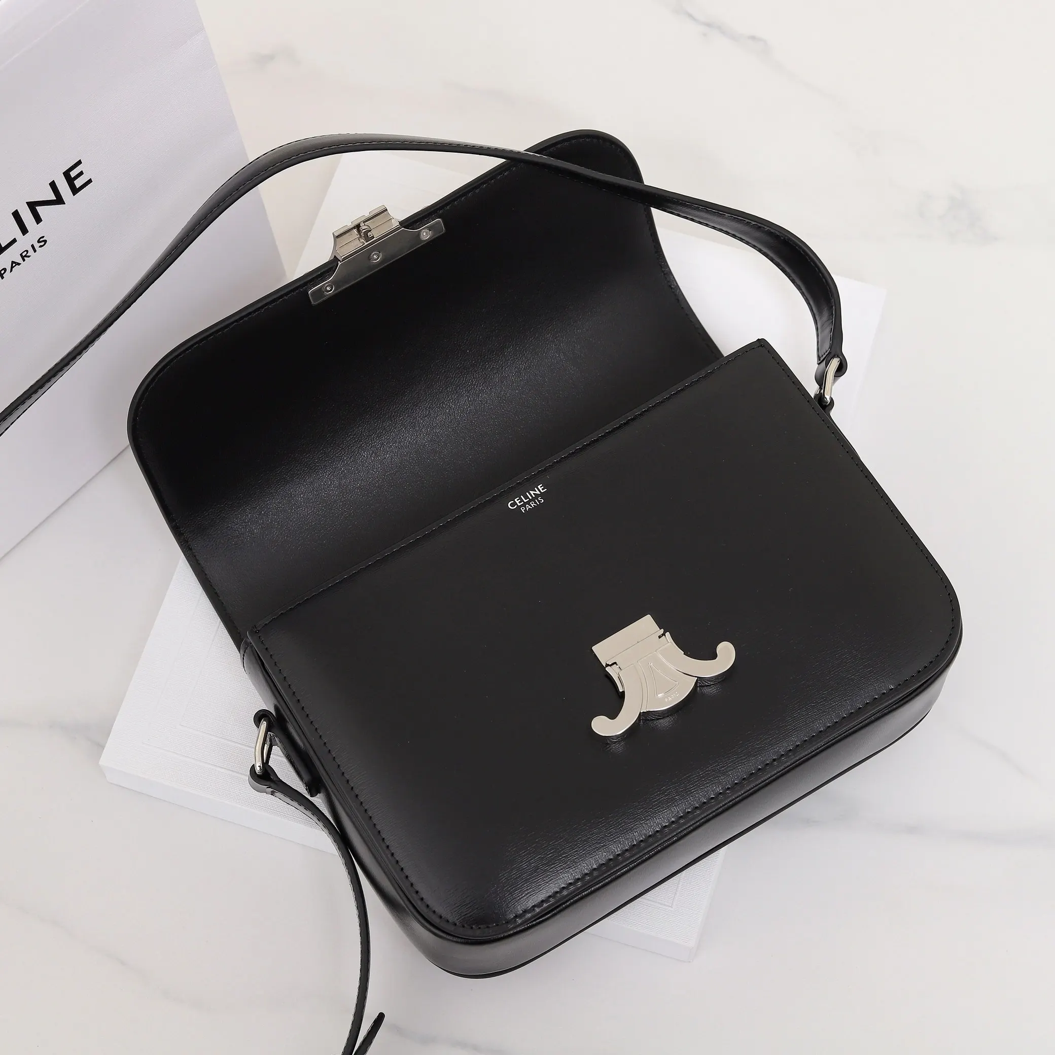 Celine 牛皮 将復古元素与品牌一向拿手的利落线条向结合 气质高贵 水桶包 休閒水桶款(數字9) Celine 牛皮 将復古元素与品牌一向拿手的利落线条向结合 气质高贵 水桶包 休閒水桶款(數字9)