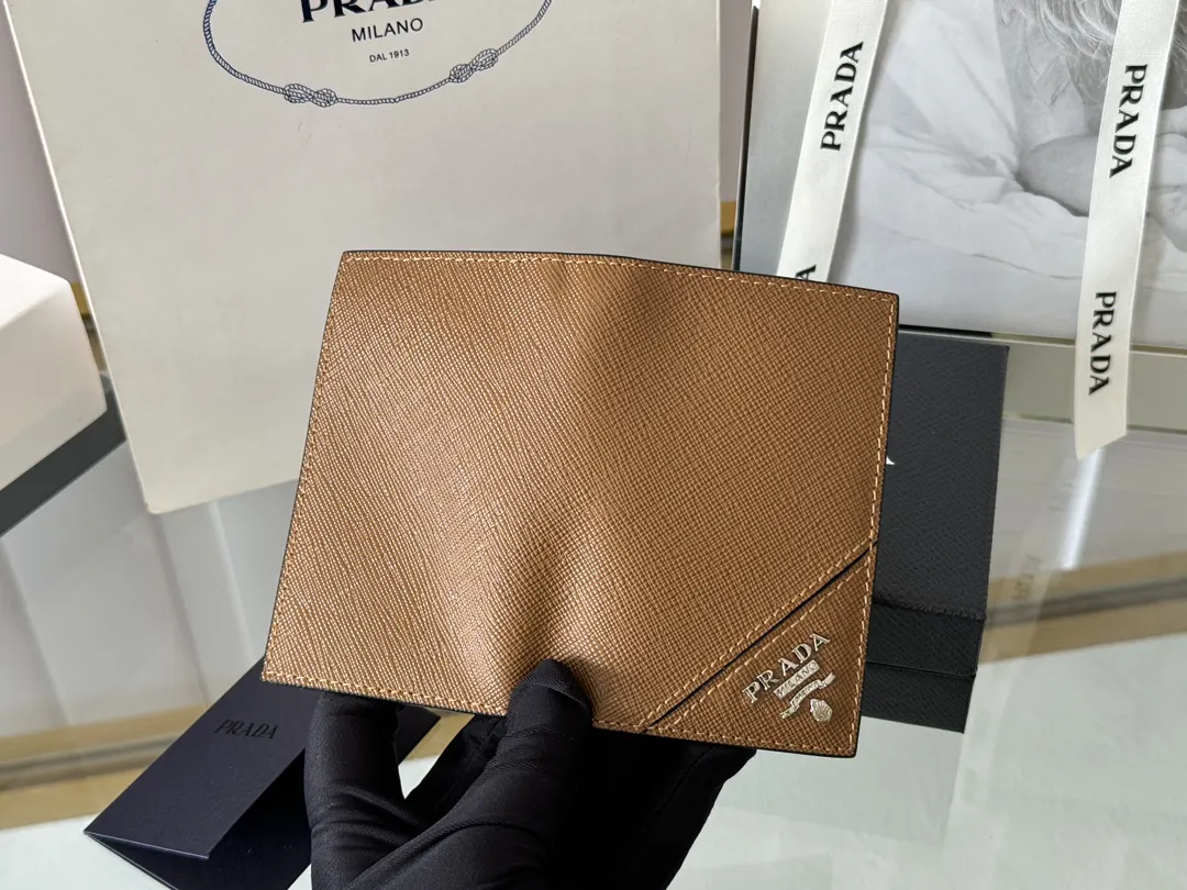 Prada 十字纹牛皮 錢包 实用卡夹