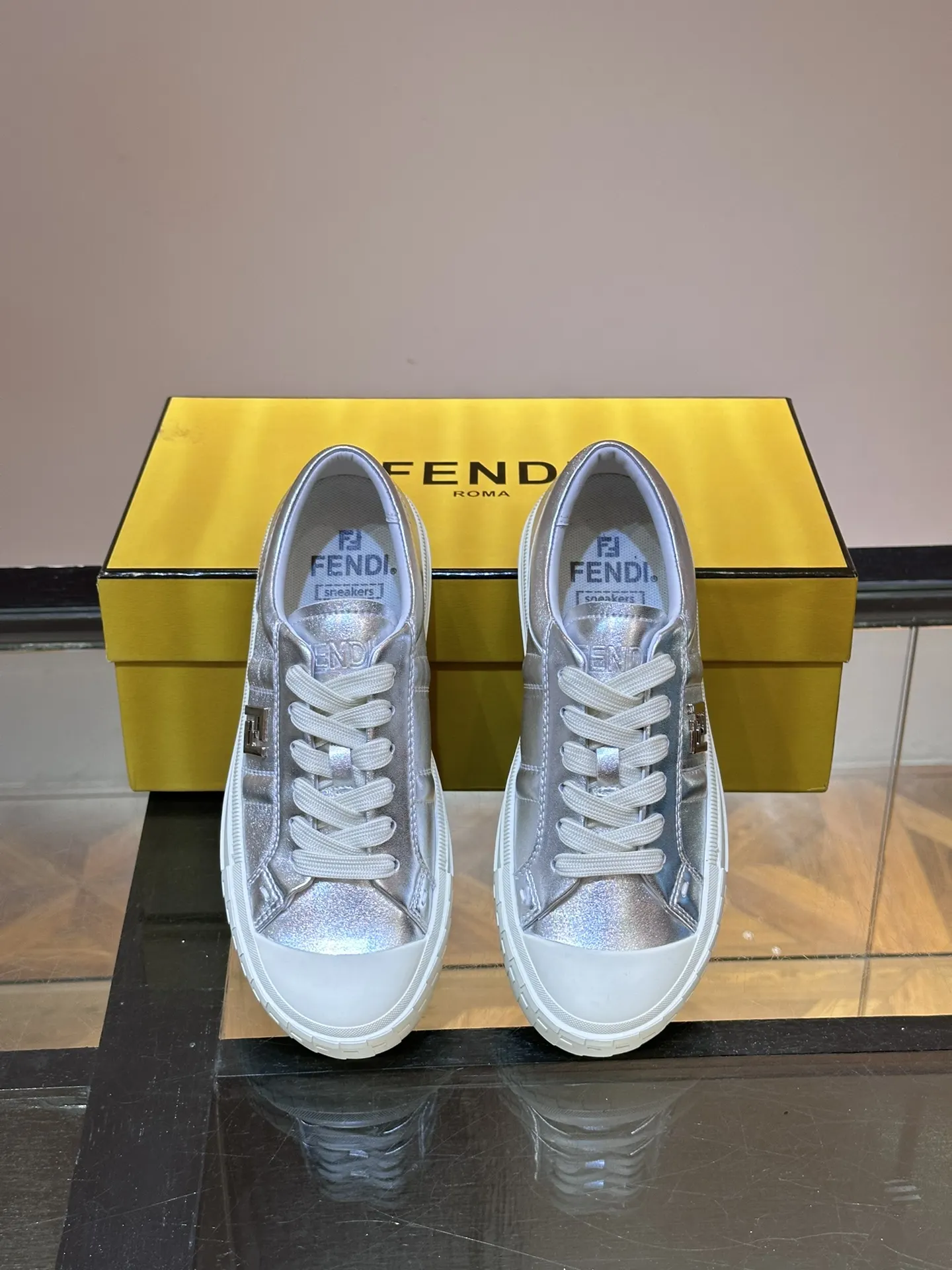 Fendi 運動鞋 休閒百搭款(數字5) Fendi 運動鞋 休閒百搭款(數字5)
